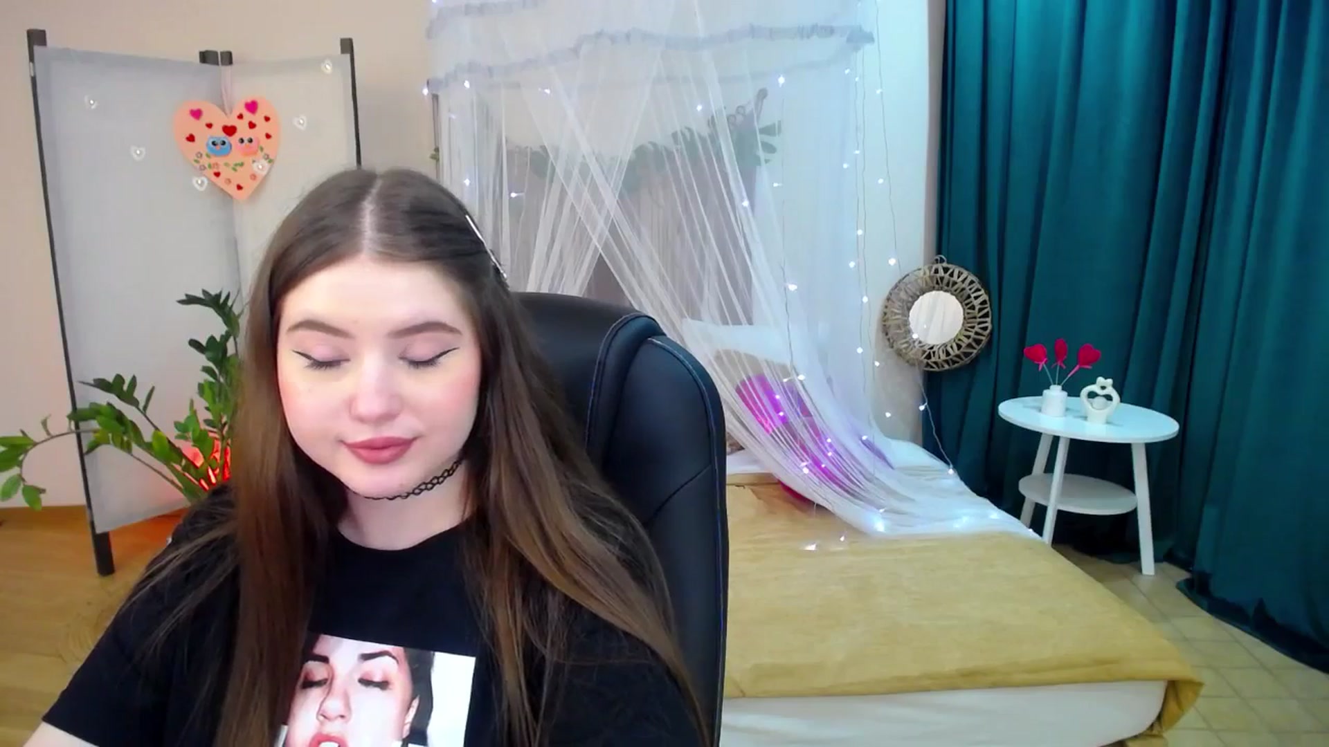Gallery image thumbnail from AdmireMyEyes's myfreecams stream on, 02/24/2025, 16:28 image 12 of 20