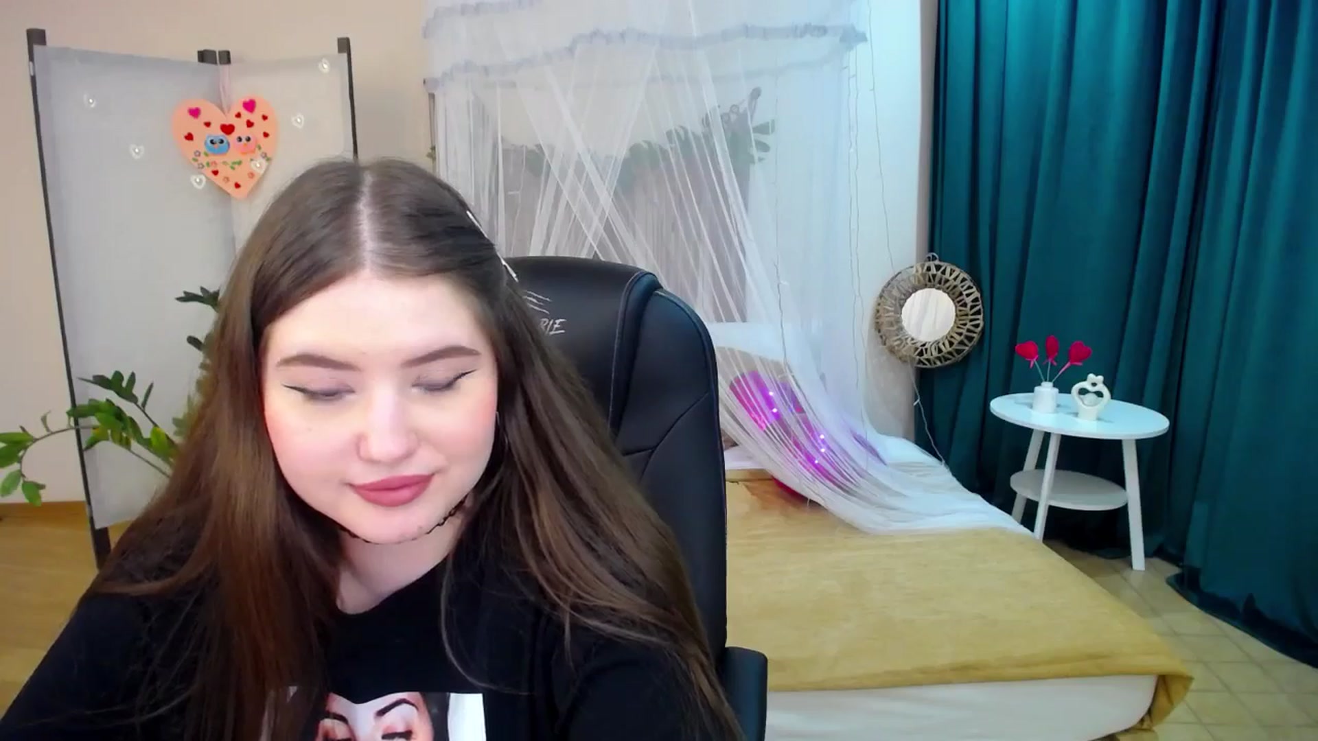 Gallery image thumbnail from AdmireMyEyes's myfreecams stream on, 02/24/2025, 16:28 image 8 of 20