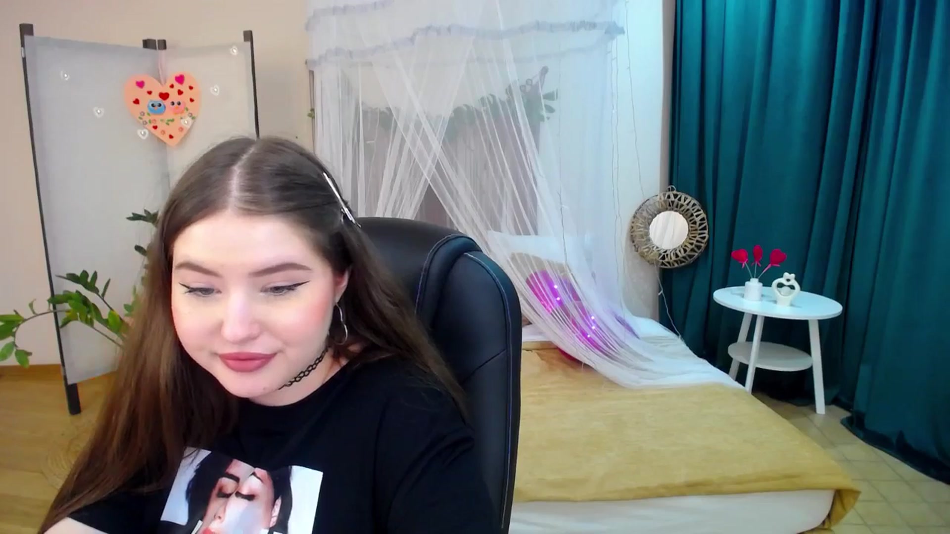 Gallery image thumbnail from AdmireMyEyes's myfreecams stream on, 02/24/2025, 16:28 image 2 of 20