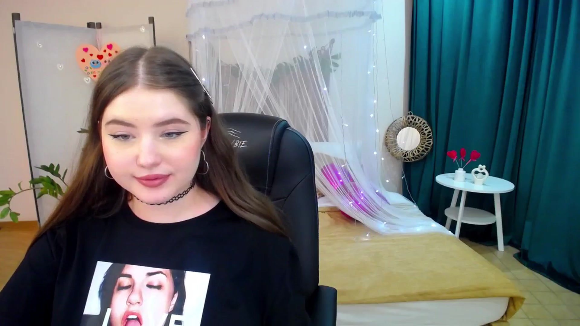 Gallery image thumbnail from AdmireMyEyes's myfreecams stream on, 02/24/2025, 16:28 image 9 of 20