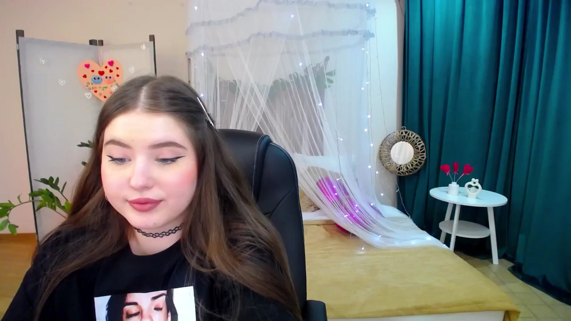 Gallery image thumbnail from AdmireMyEyes's myfreecams stream on, 02/24/2025, 16:47 image 7 of 20