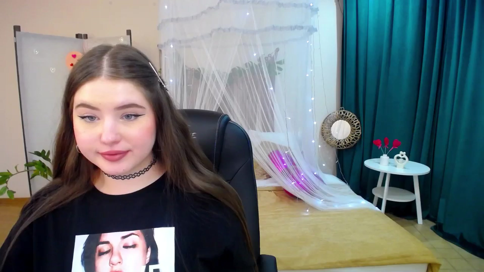 Gallery image thumbnail from AdmireMyEyes's myfreecams stream on, 02/24/2025, 16:47 image 6 of 20