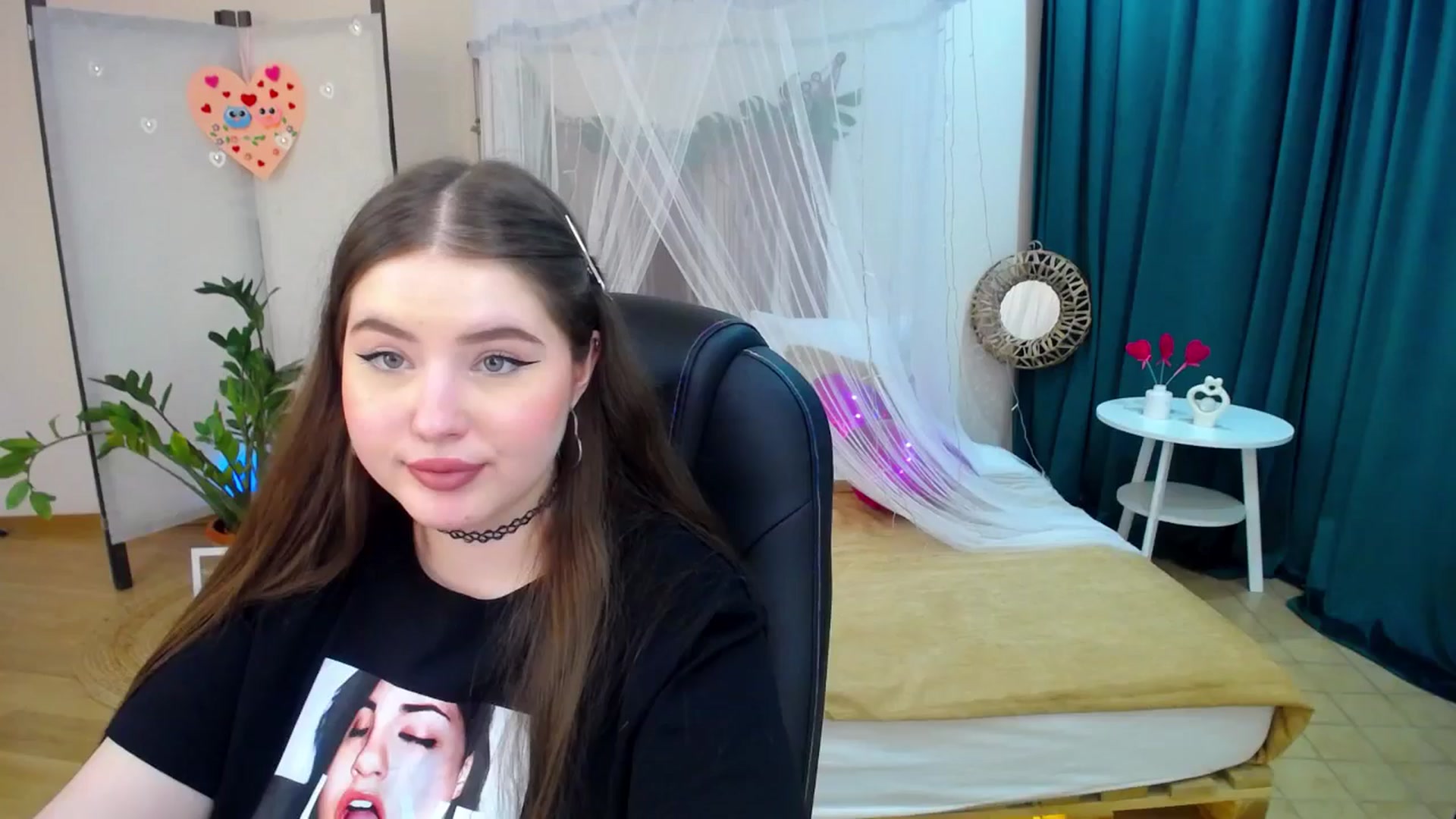 Gallery image thumbnail from AdmireMyEyes's myfreecams stream on, 02/24/2025, 17:38 image 4 of 20