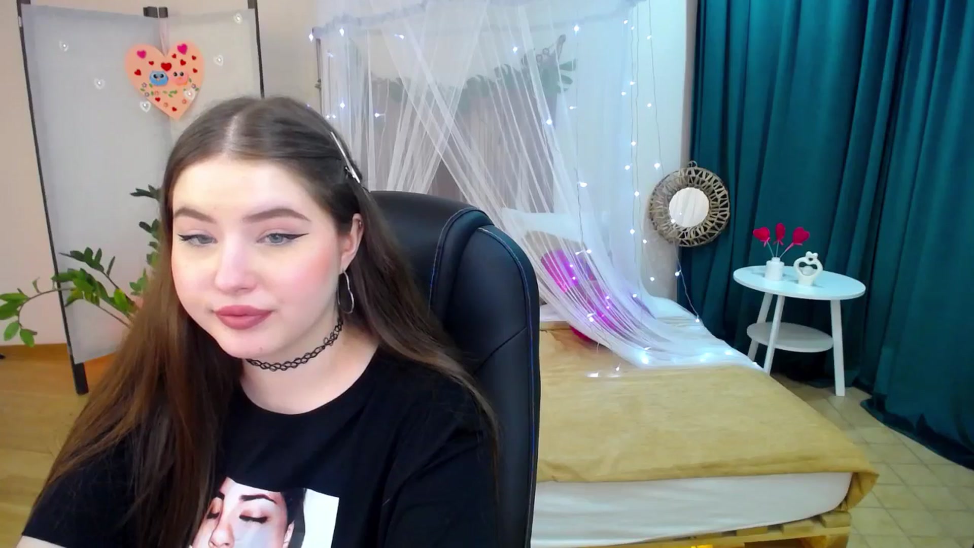 Gallery image thumbnail from AdmireMyEyes's myfreecams stream on, 02/24/2025, 17:38 image 7 of 20