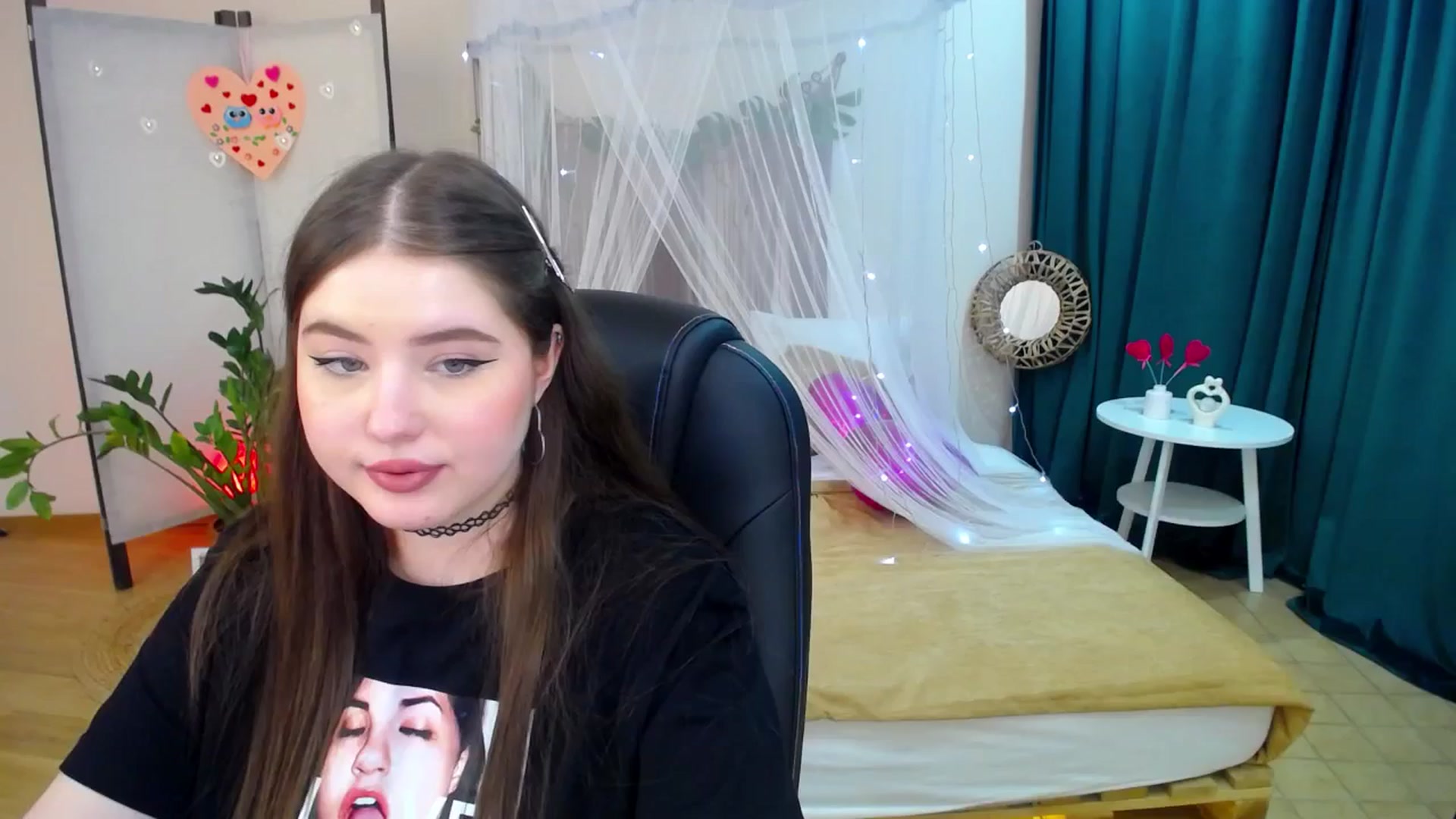 Gallery image thumbnail from AdmireMyEyes's myfreecams stream on, 02/24/2025, 17:38 image 1 of 20