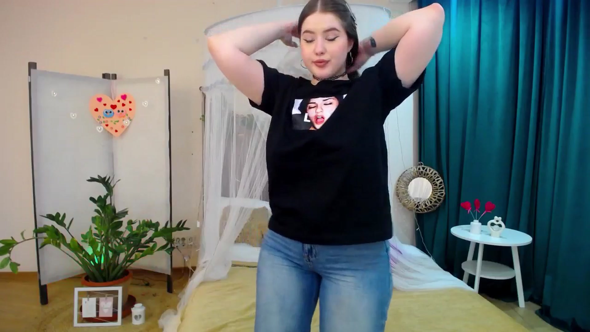 Gallery image thumbnail from AdmireMyEyes's myfreecams stream on, 02/24/2025, 17:38 image 16 of 20