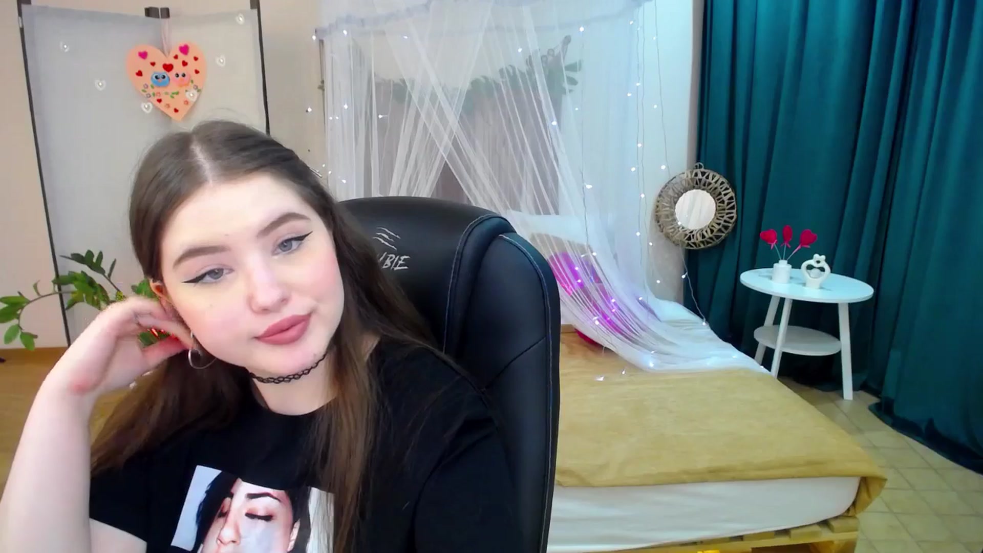 Gallery image thumbnail from AdmireMyEyes's myfreecams stream on, 02/24/2025, 17:38 image 5 of 20
