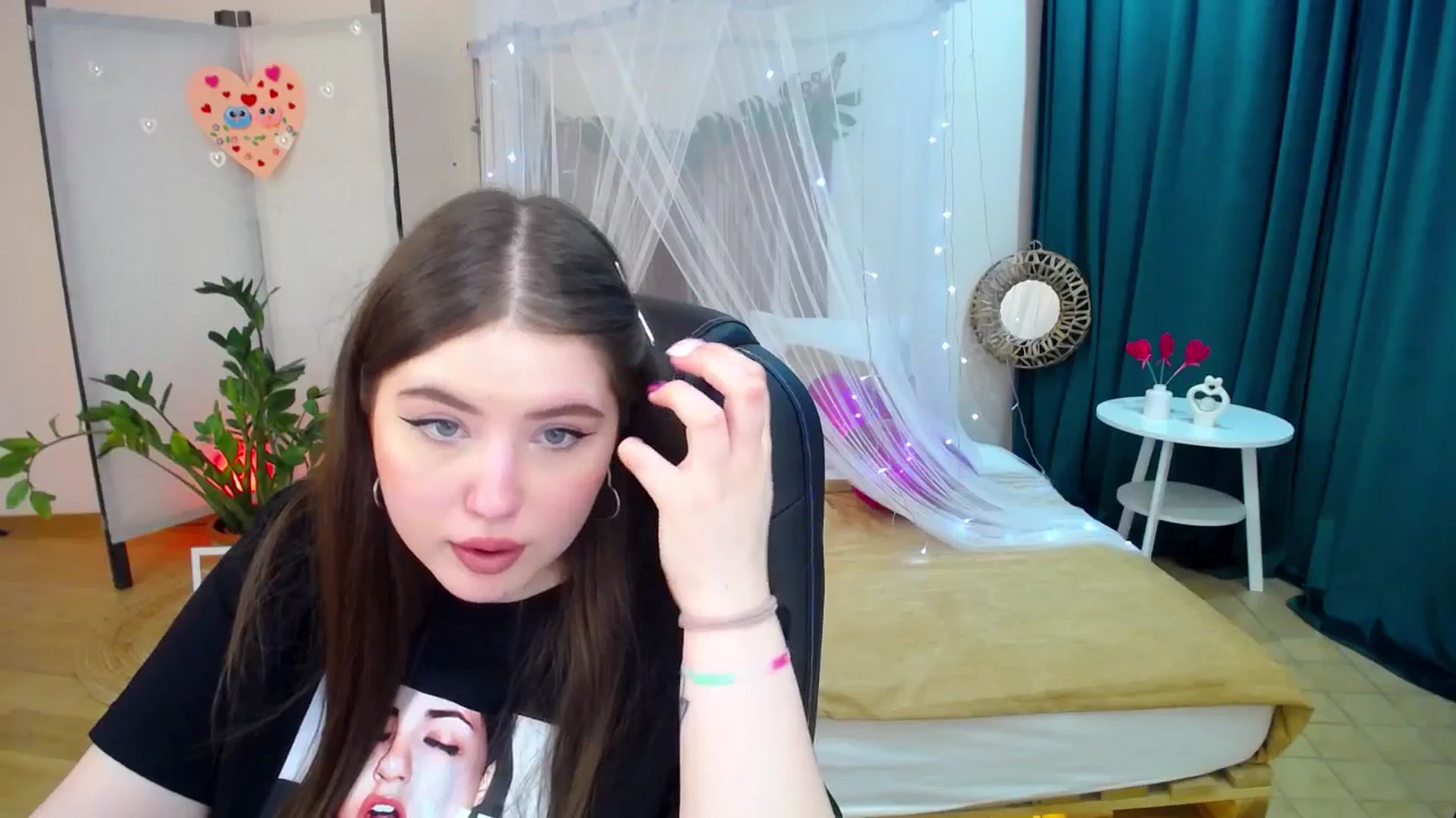 Gallery image thumbnail from AdmireMyEyes's myfreecams stream on, 02/24/2025, 17:38 image 3 of 20