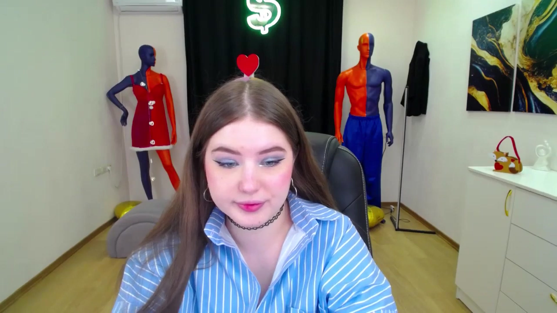 Gallery image thumbnail from AdmireMyEyes's myfreecams stream on, 02/25/2025, 18:44 image 15 of 20