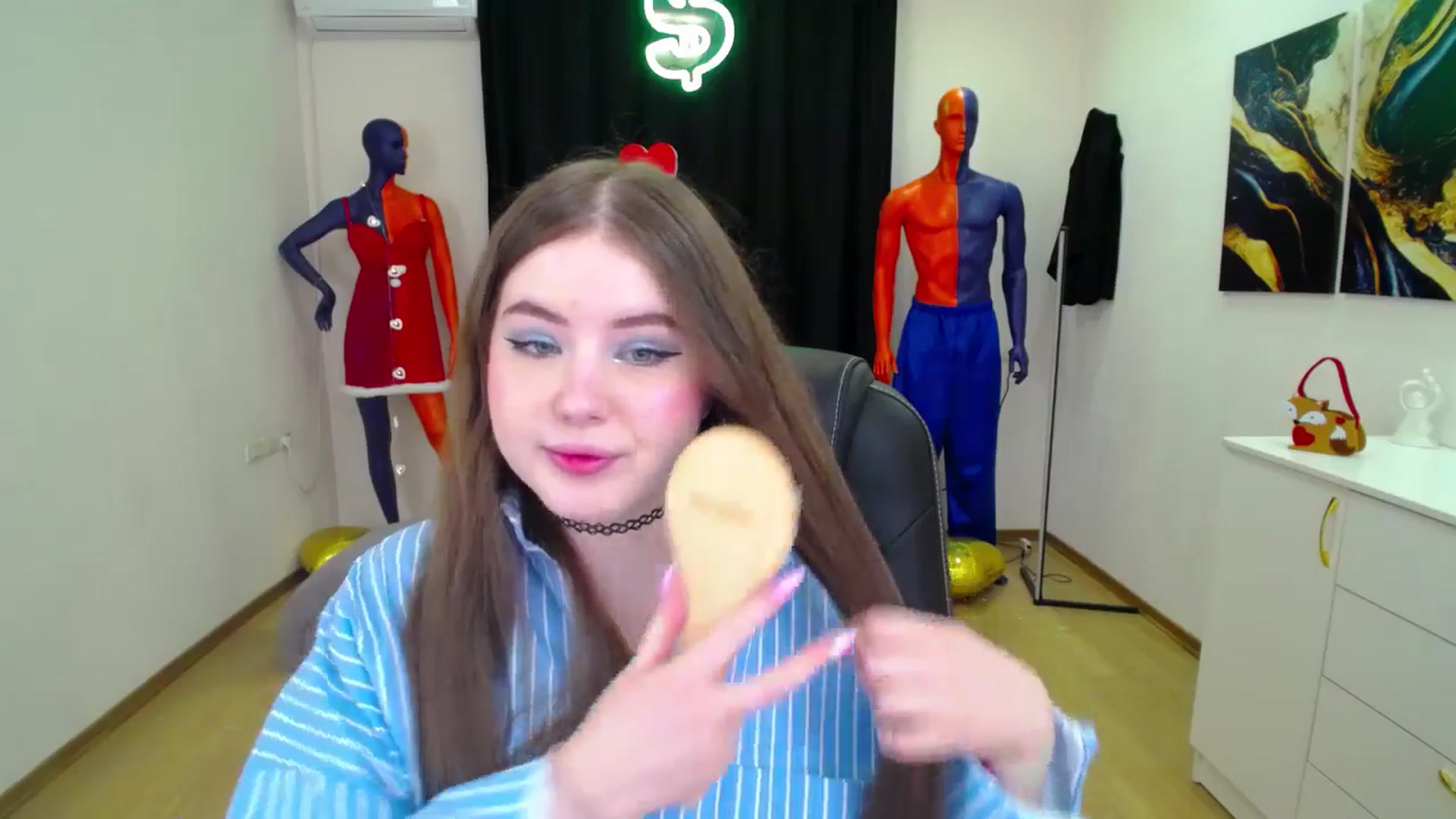 Gallery image thumbnail from AdmireMyEyes's myfreecams stream on, 02/25/2025, 18:44 image 10 of 20