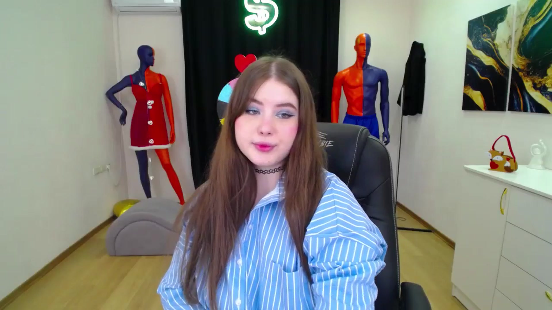 Gallery image thumbnail from AdmireMyEyes's myfreecams stream on, 02/25/2025, 18:44 image 9 of 20