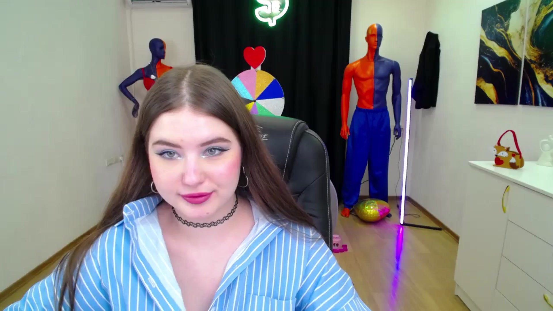 Gallery image thumbnail from AdmireMyEyes's myfreecams stream on, 02/25/2025, 21:47 image 15 of 20