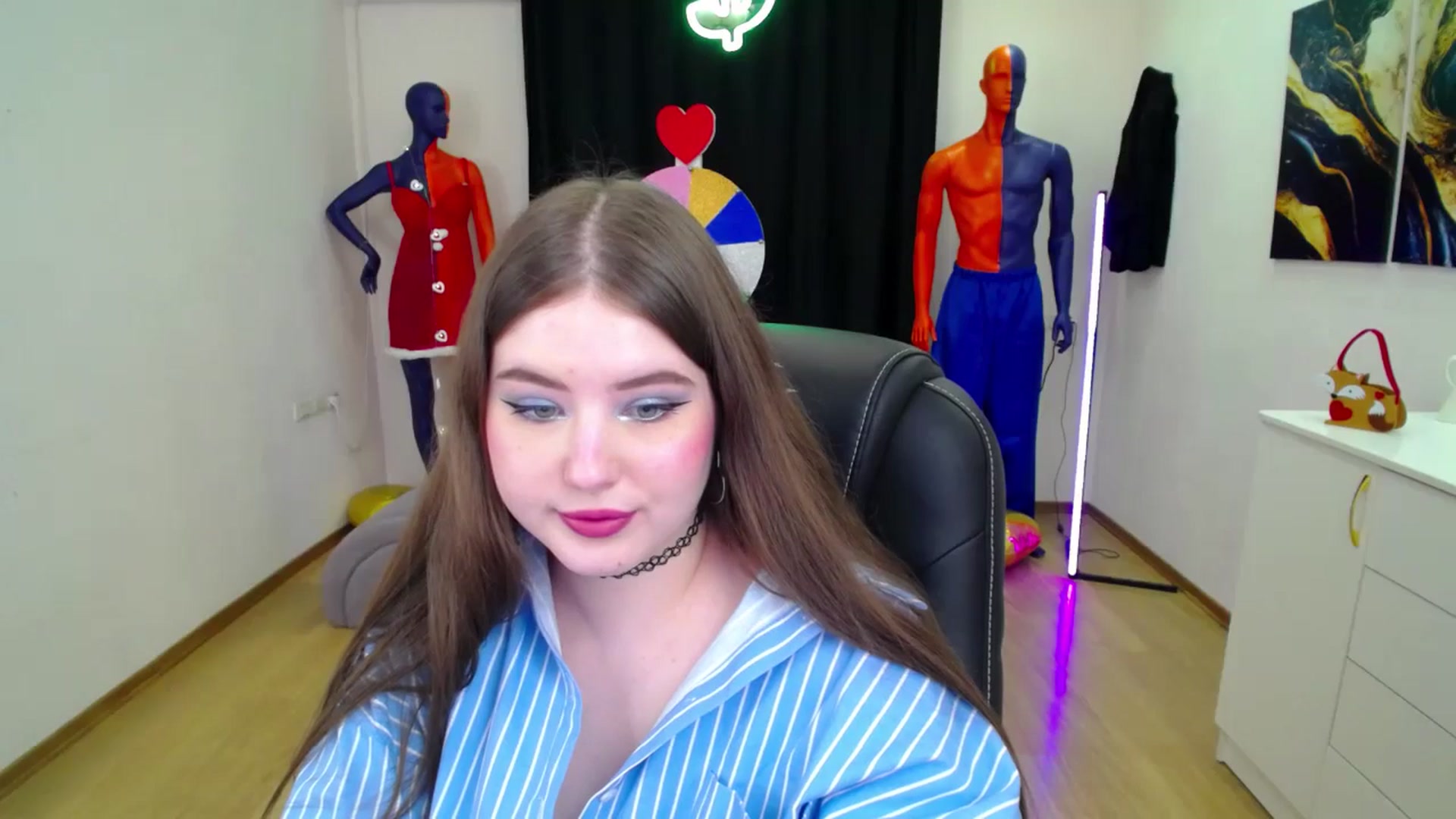 Gallery image thumbnail from AdmireMyEyes's myfreecams stream on, 02/25/2025, 21:47 image 2 of 20