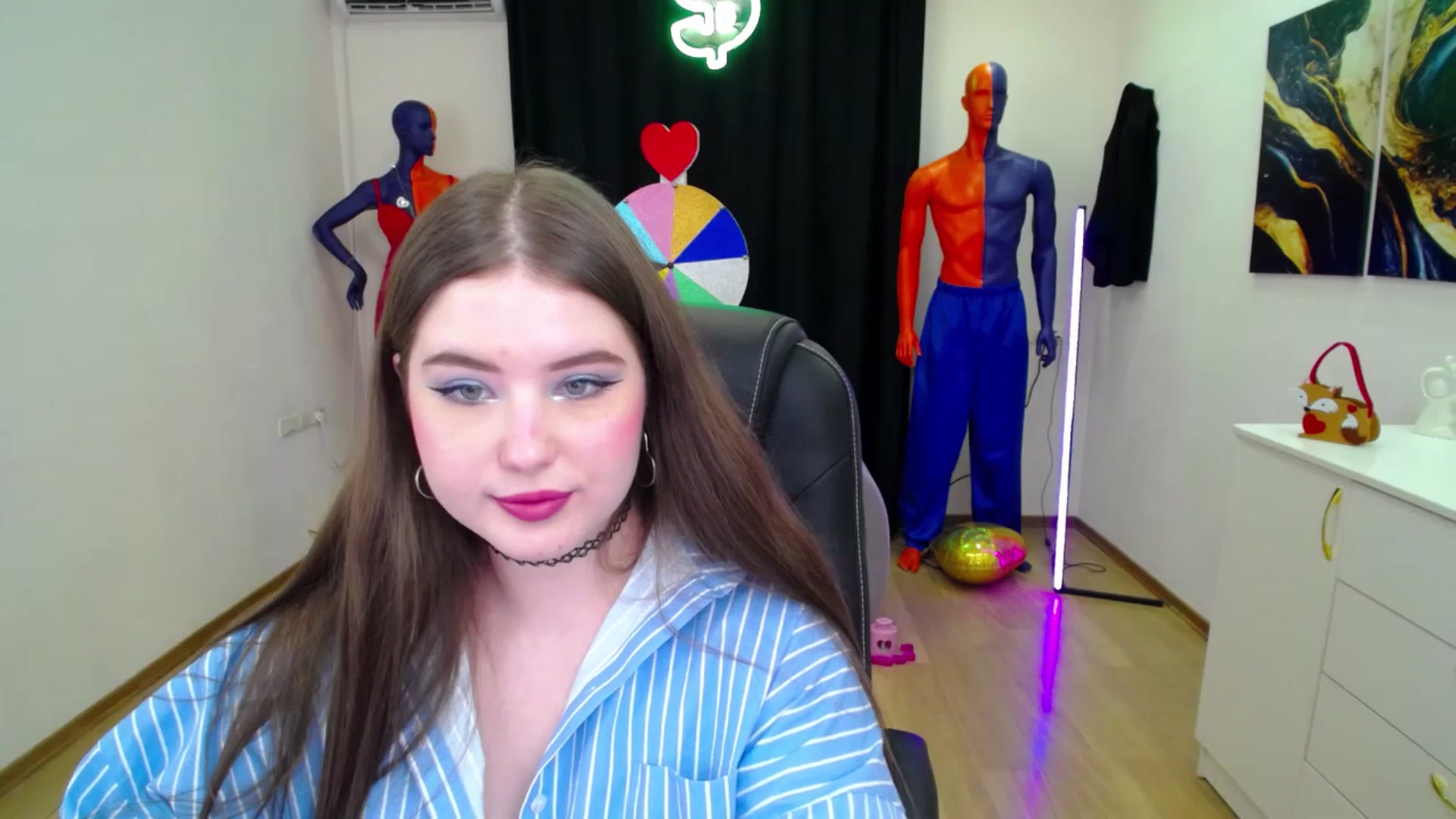 Gallery image thumbnail from AdmireMyEyes's myfreecams stream on, 02/25/2025, 21:47 image 14 of 20