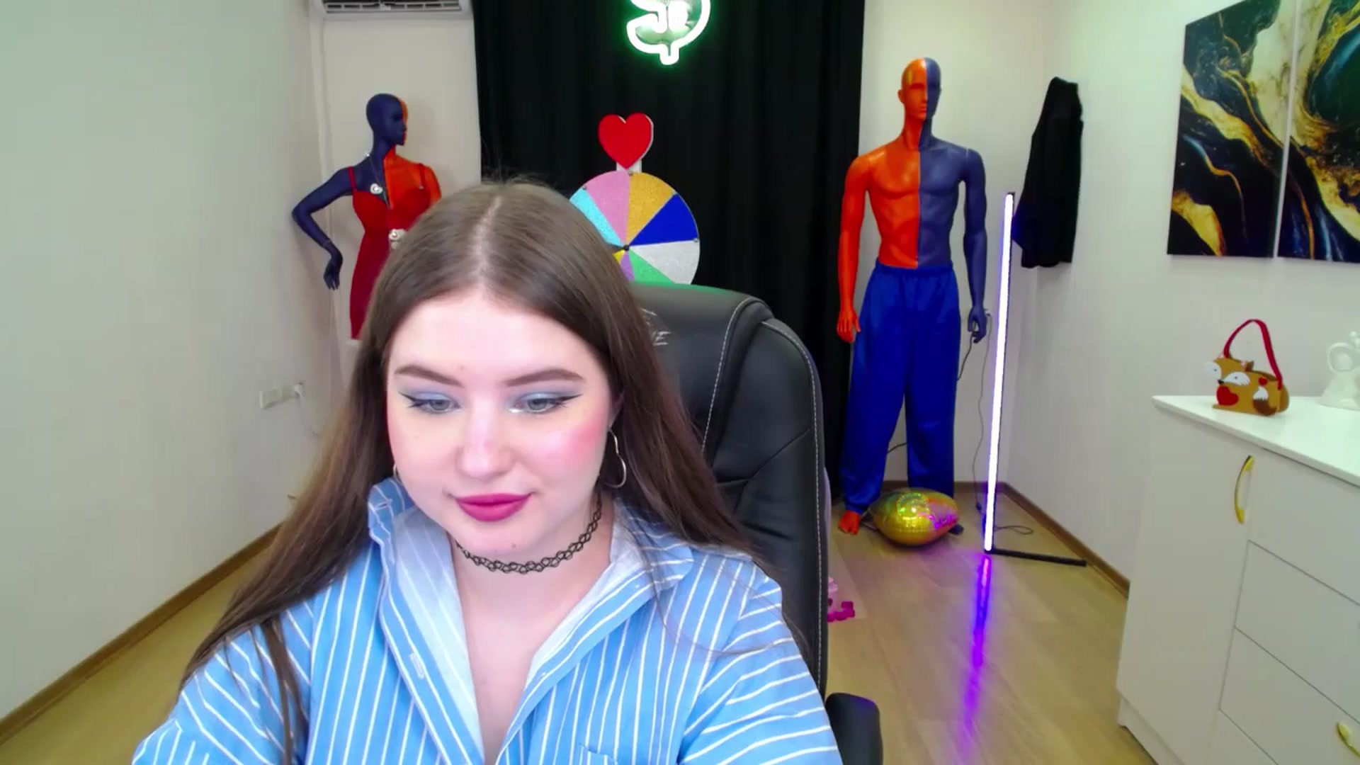 Gallery image thumbnail from AdmireMyEyes's myfreecams stream on, 02/25/2025, 21:47 image 16 of 20