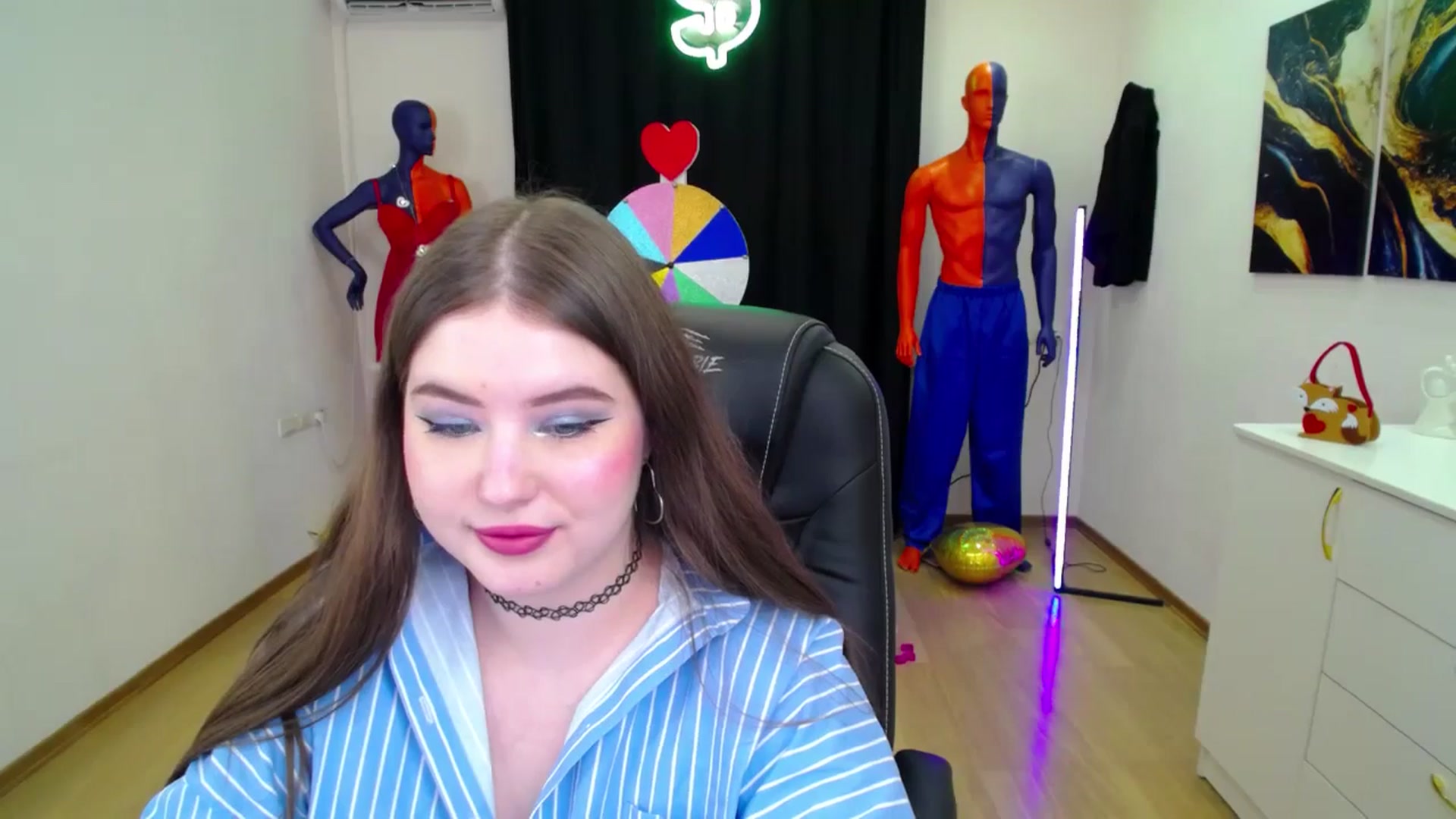 Gallery image thumbnail from AdmireMyEyes's myfreecams stream on, 02/25/2025, 21:47 image 17 of 20
