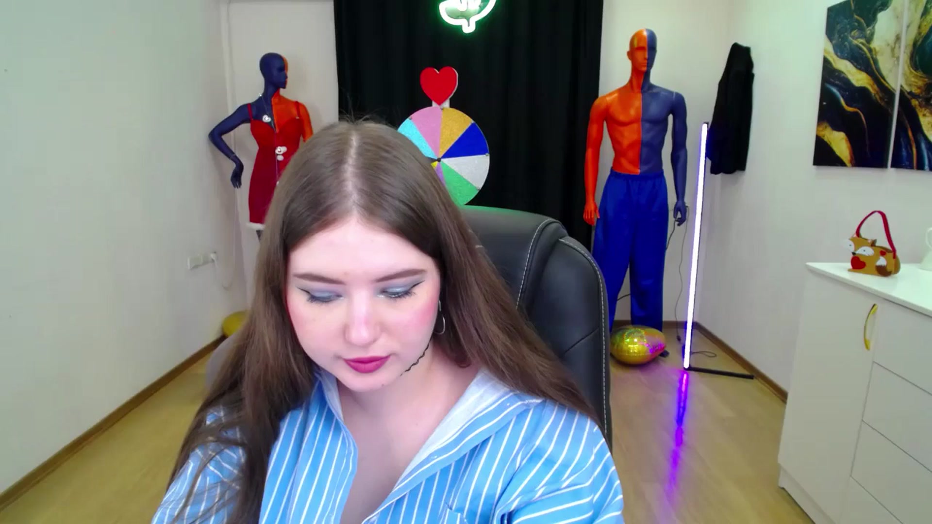 Gallery image thumbnail from AdmireMyEyes's myfreecams stream on, 02/25/2025, 21:47 image 1 of 20
