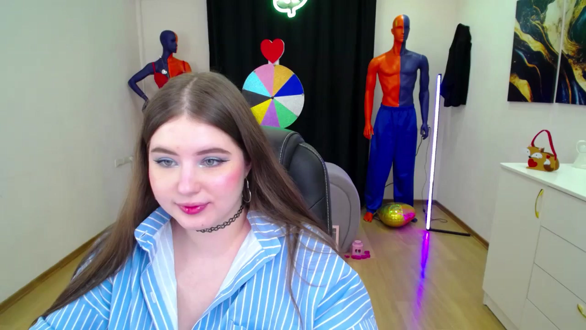 Gallery image thumbnail from AdmireMyEyes's myfreecams stream on, 02/25/2025, 22:19 image 10 of 20