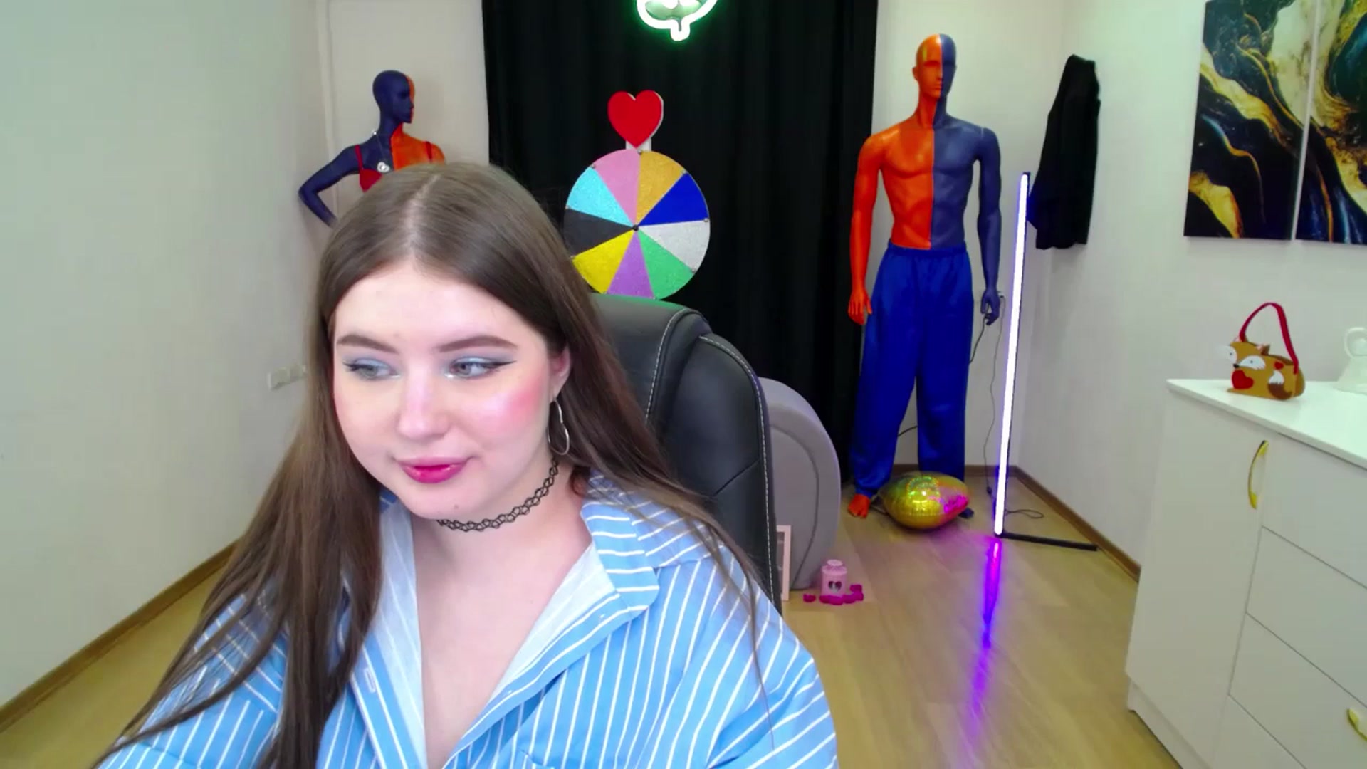 Gallery image thumbnail from AdmireMyEyes's myfreecams stream on, 02/25/2025, 22:19 image 15 of 20