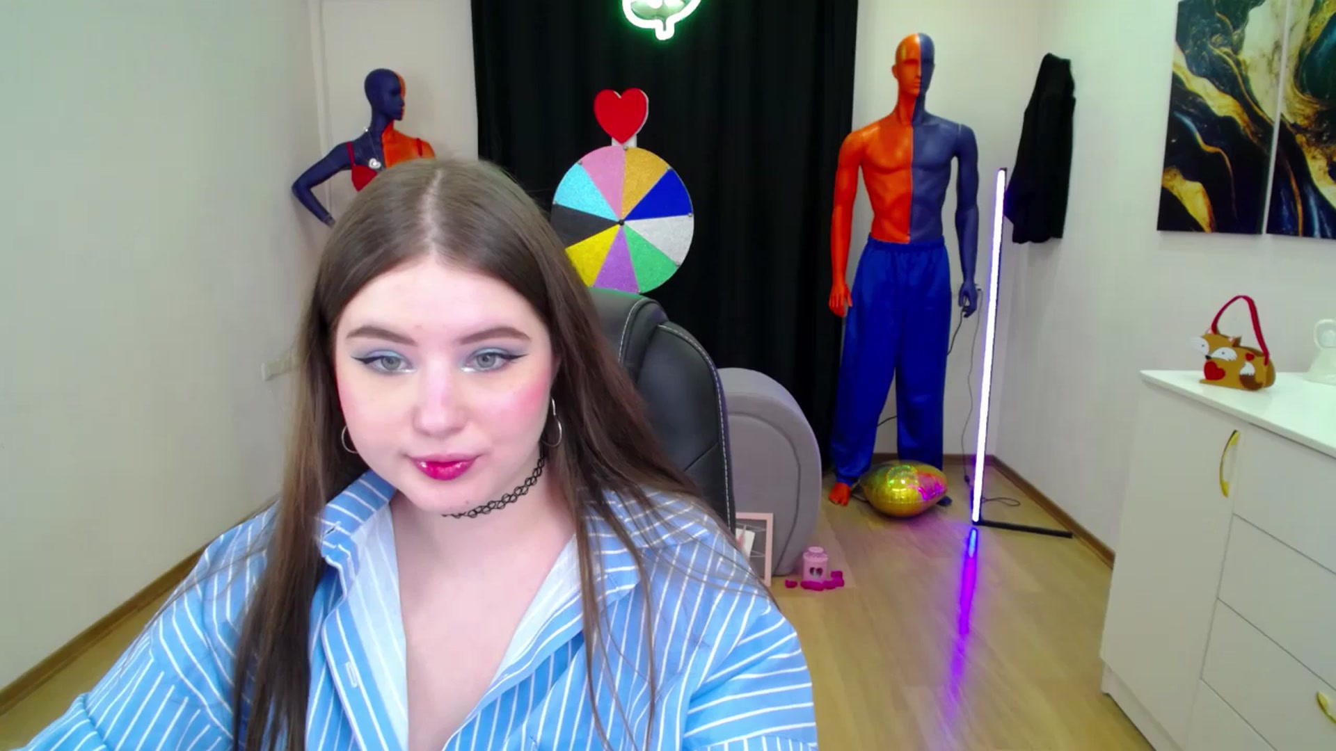 Gallery image thumbnail from AdmireMyEyes's myfreecams stream on, 02/25/2025, 22:19 image 5 of 20