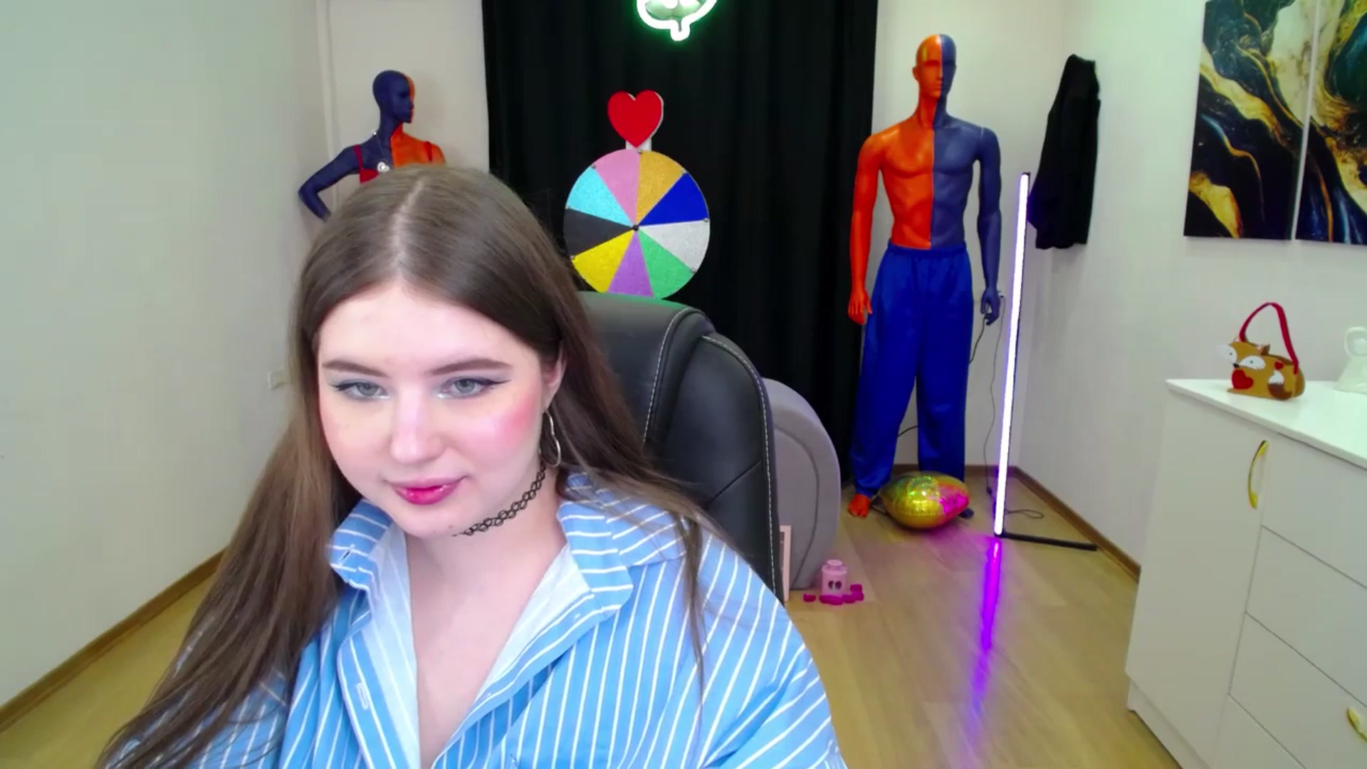 Gallery image thumbnail from AdmireMyEyes's myfreecams stream on, 02/25/2025, 22:19 image 13 of 20
