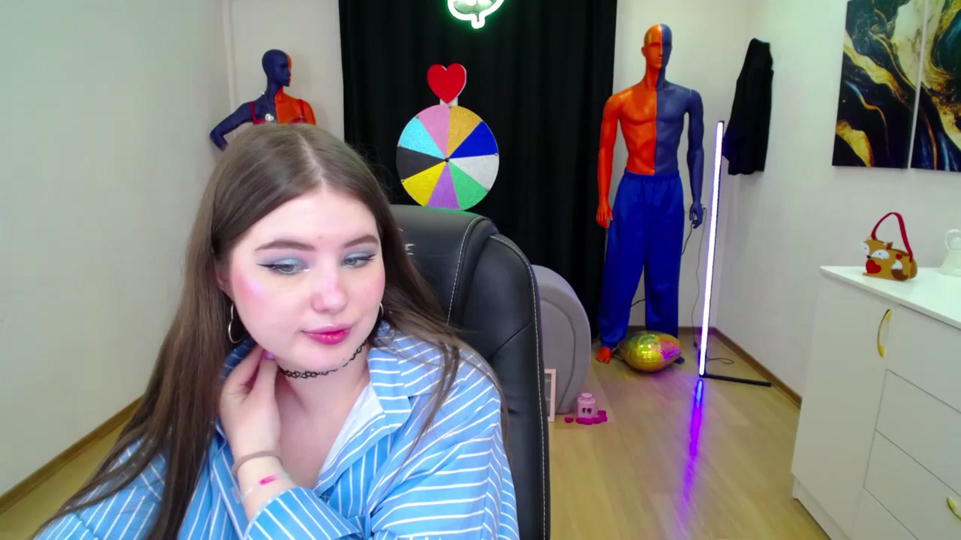 Gallery image thumbnail from AdmireMyEyes's myfreecams stream on, 02/25/2025, 22:19 image 14 of 20