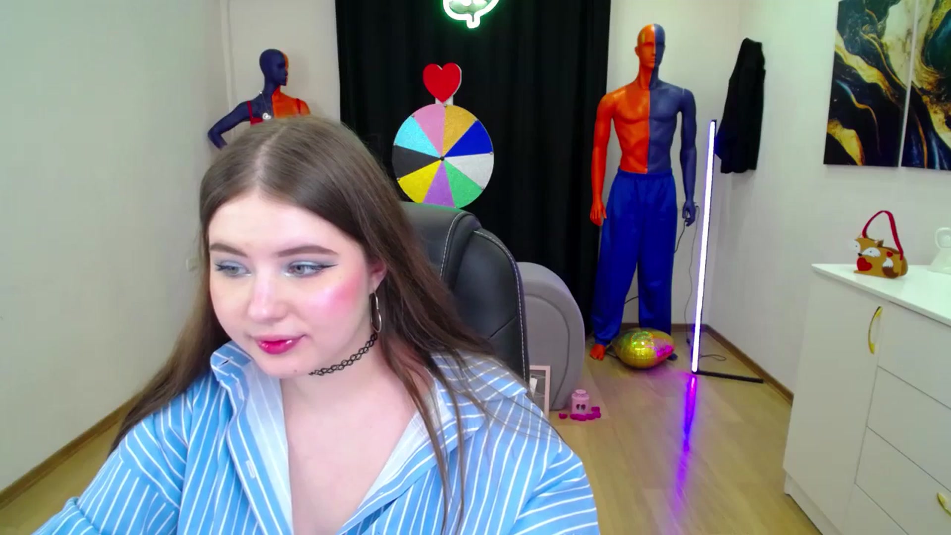 Gallery image thumbnail from AdmireMyEyes's myfreecams stream on, 02/25/2025, 22:19 image 6 of 20
