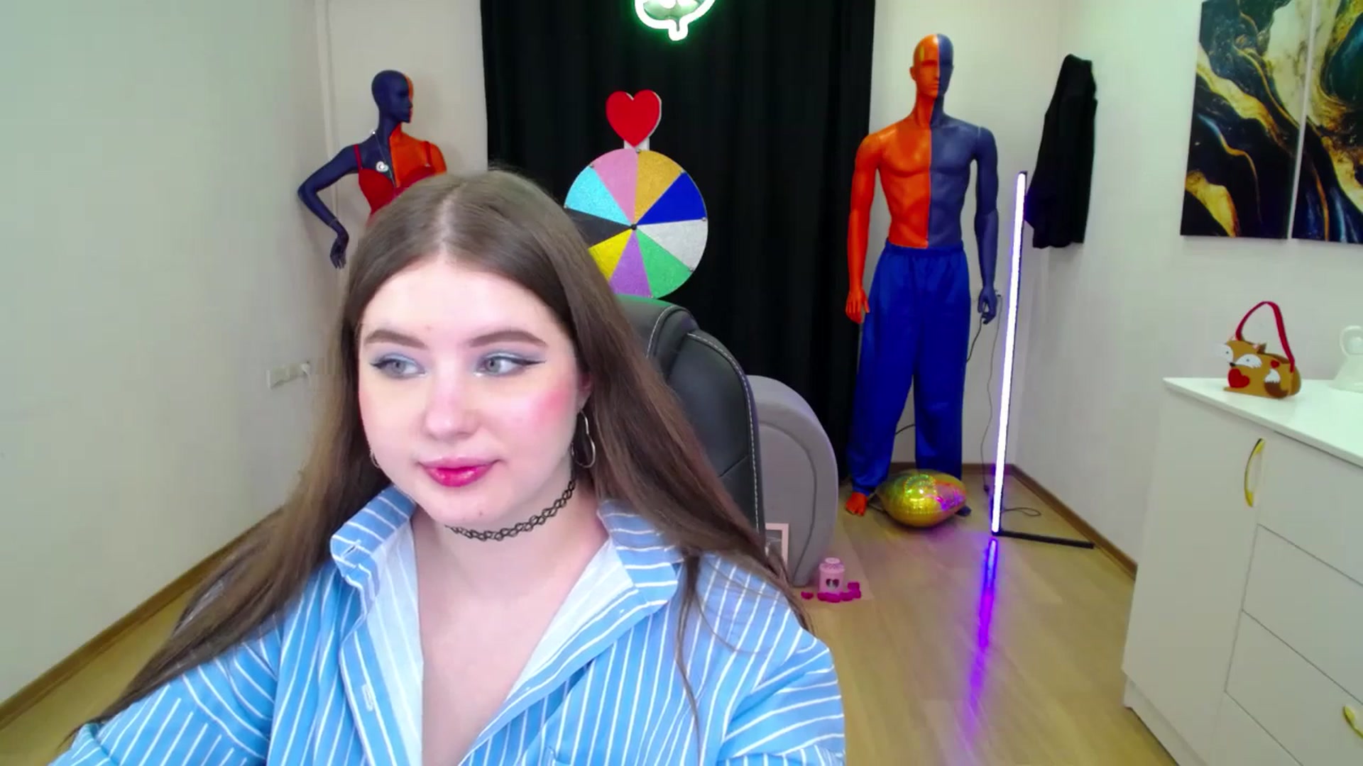 Gallery image thumbnail from AdmireMyEyes's myfreecams stream on, 02/25/2025, 22:19 image 9 of 20