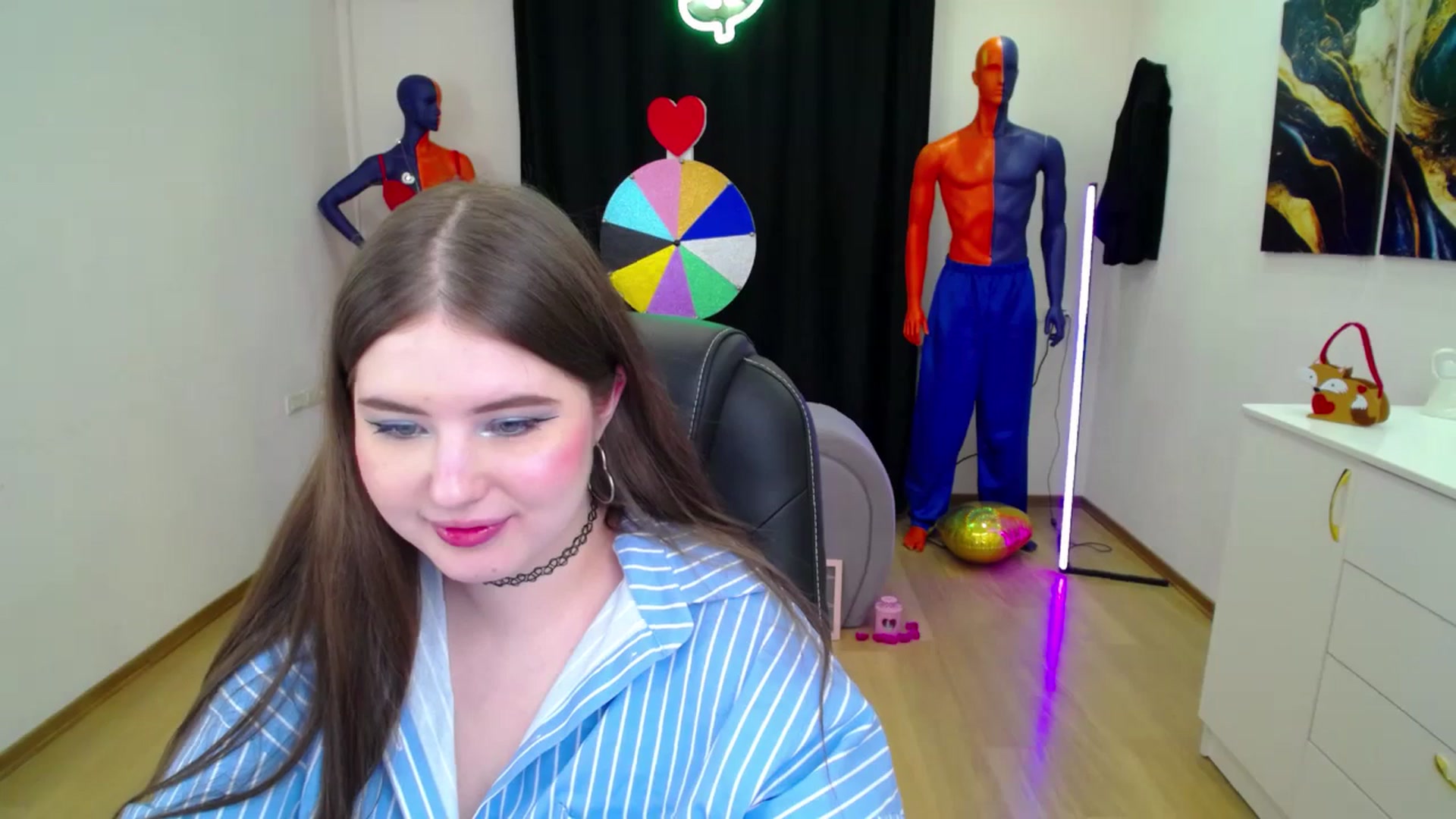 Gallery image thumbnail from AdmireMyEyes's myfreecams stream on, 02/25/2025, 22:19 image 17 of 20