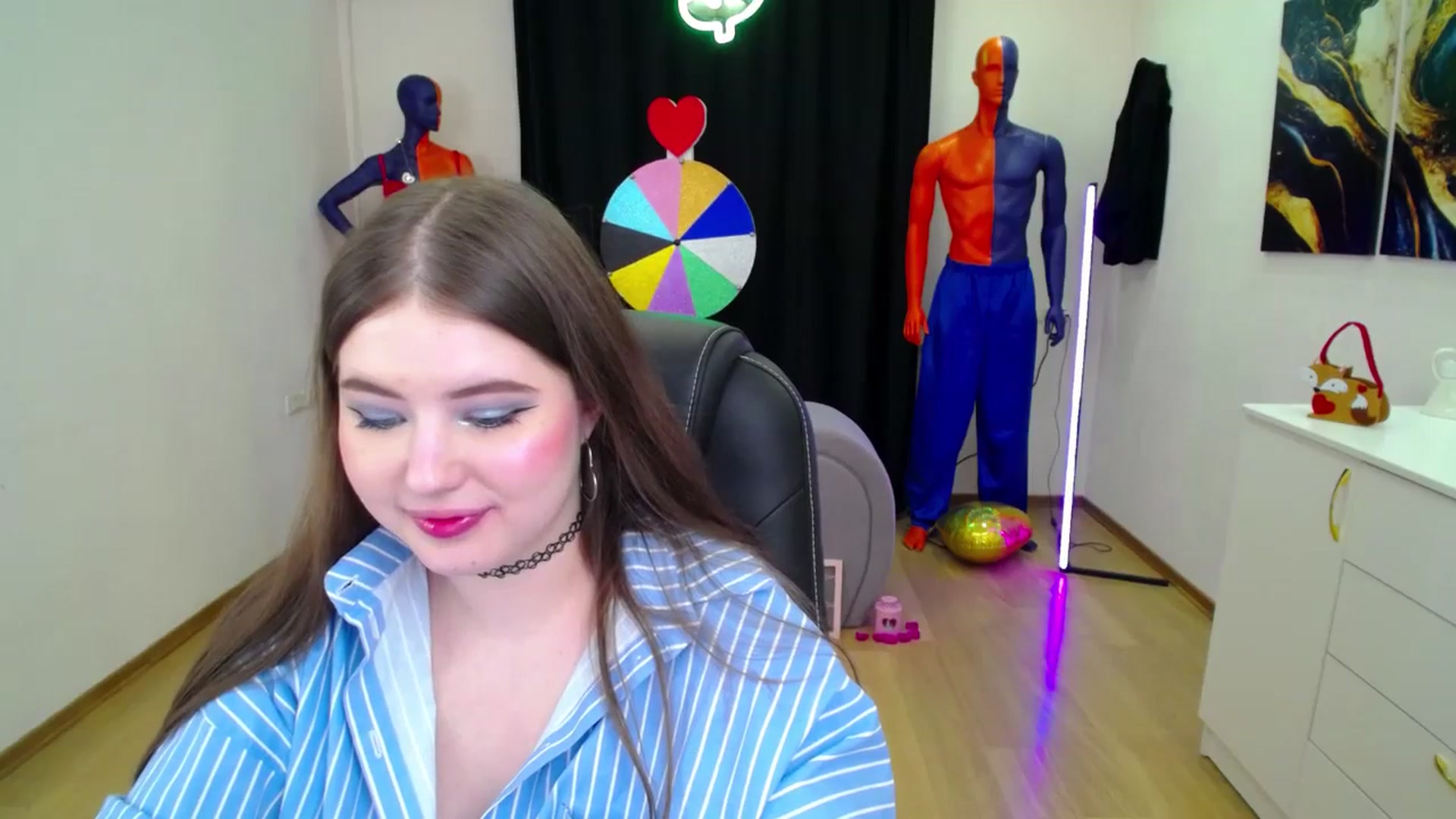 Gallery image thumbnail from AdmireMyEyes's myfreecams stream on, 02/25/2025, 22:19 image 7 of 20