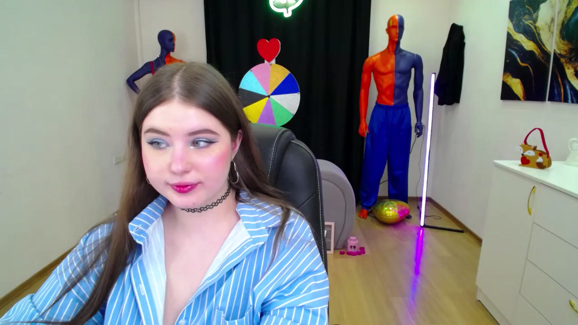 Gallery image thumbnail from AdmireMyEyes's myfreecams stream on, 02/25/2025, 22:19 image 11 of 20