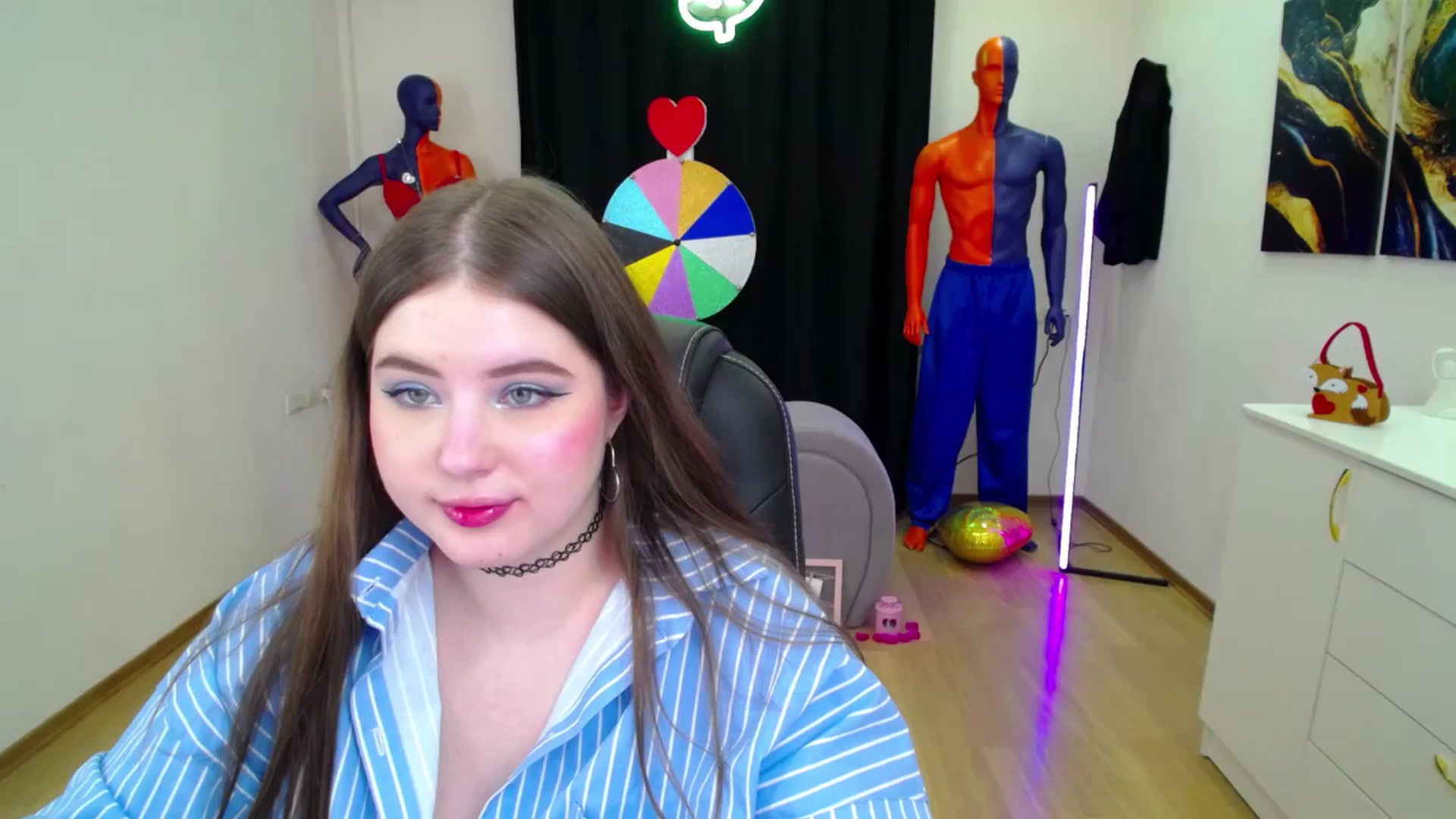 Gallery image thumbnail from AdmireMyEyes's myfreecams stream on, 02/25/2025, 22:19 image 4 of 20