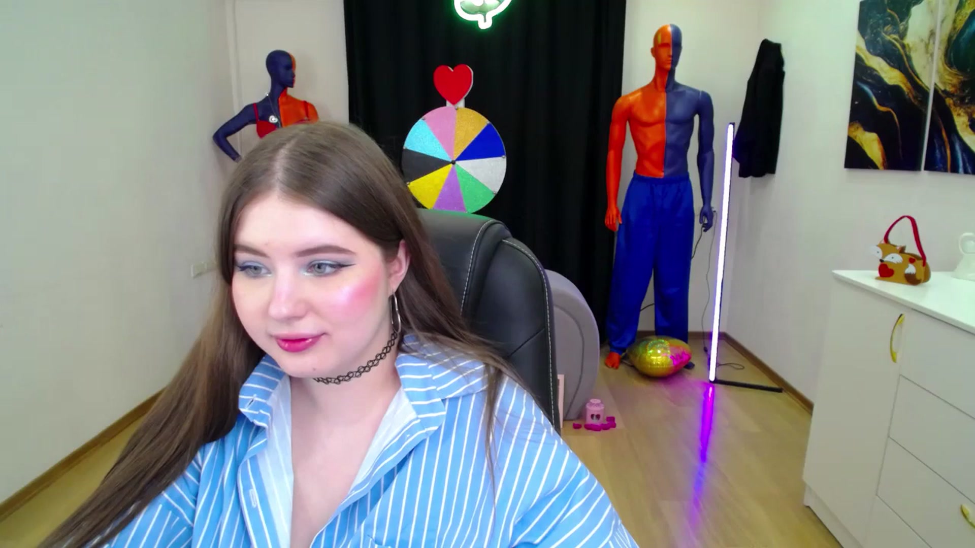 Gallery image thumbnail from AdmireMyEyes's myfreecams stream on, 02/25/2025, 22:19 image 12 of 20