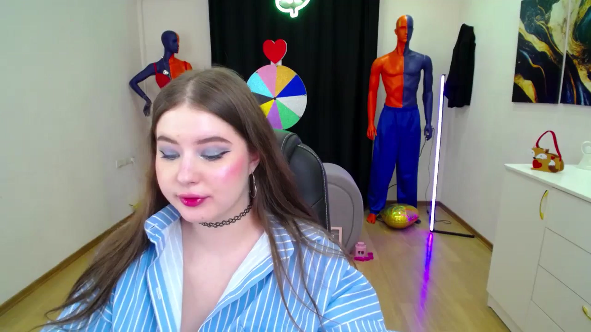 Gallery image thumbnail from AdmireMyEyes's myfreecams stream on, 02/25/2025, 22:19 image 2 of 20