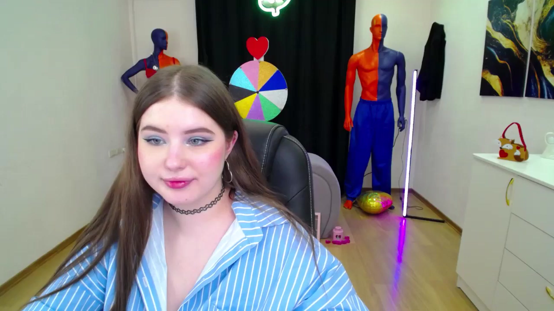 Gallery image thumbnail from AdmireMyEyes's myfreecams stream on, 02/25/2025, 22:19 image 16 of 20
