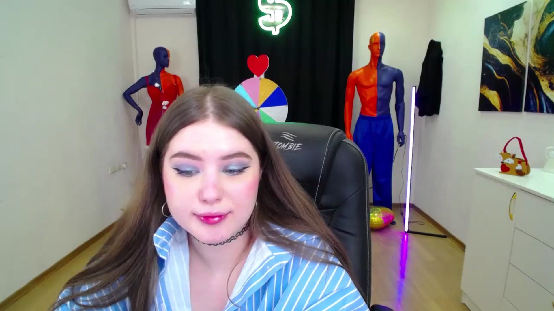 Gallery image thumbnail from AdmireMyEyes's myfreecams stream on, 02/25/2025, 22:45 image 17 of 20