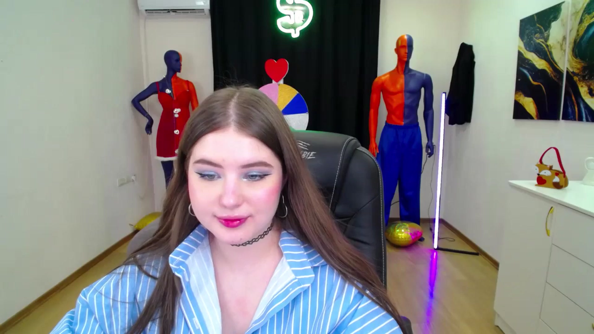 Gallery image thumbnail from AdmireMyEyes's myfreecams stream on, 02/25/2025, 22:45 image 12 of 20