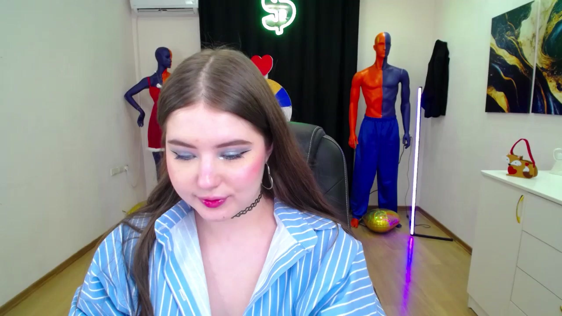 Gallery image thumbnail from AdmireMyEyes's myfreecams stream on, 02/25/2025, 22:45 image 6 of 20