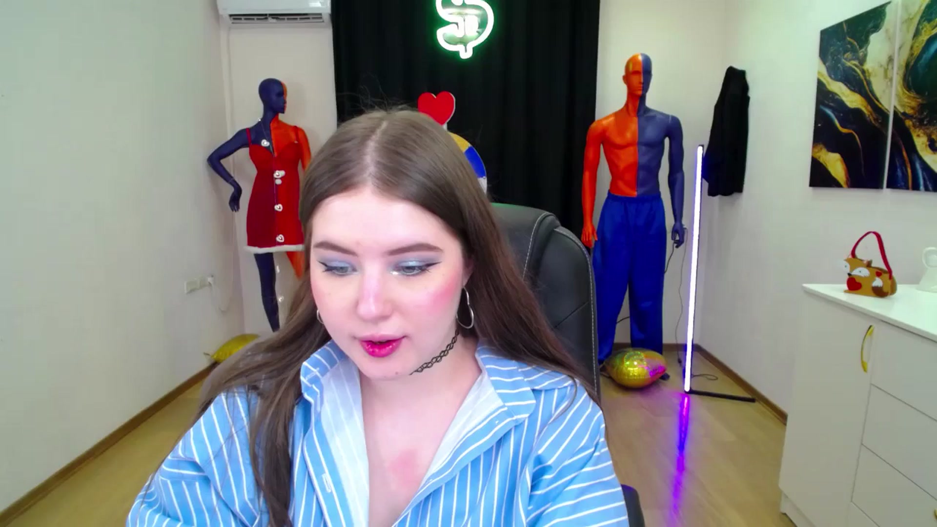 Gallery image thumbnail from AdmireMyEyes's myfreecams stream on, 02/25/2025, 22:45 image 7 of 20