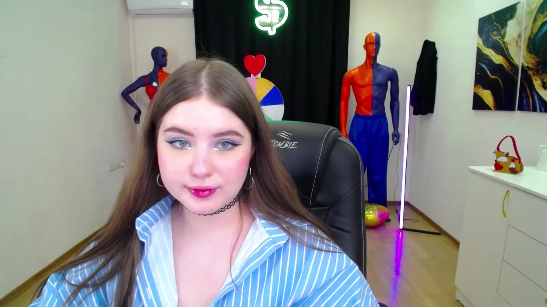 Gallery image thumbnail from AdmireMyEyes's myfreecams stream on, 02/25/2025, 22:45 image 18 of 20