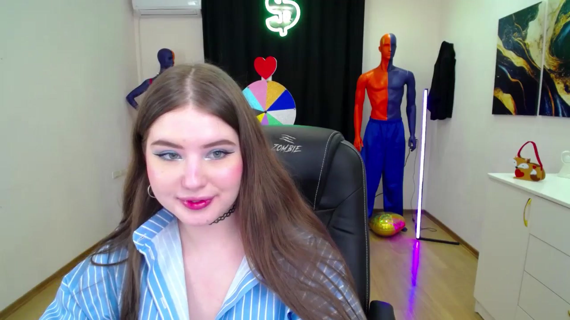 Gallery image thumbnail from AdmireMyEyes's myfreecams stream on, 02/25/2025, 22:45 image 14 of 20