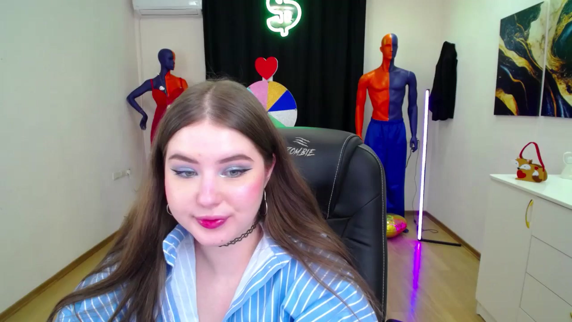 Gallery image thumbnail from AdmireMyEyes's myfreecams stream on, 02/25/2025, 22:45 image 19 of 20