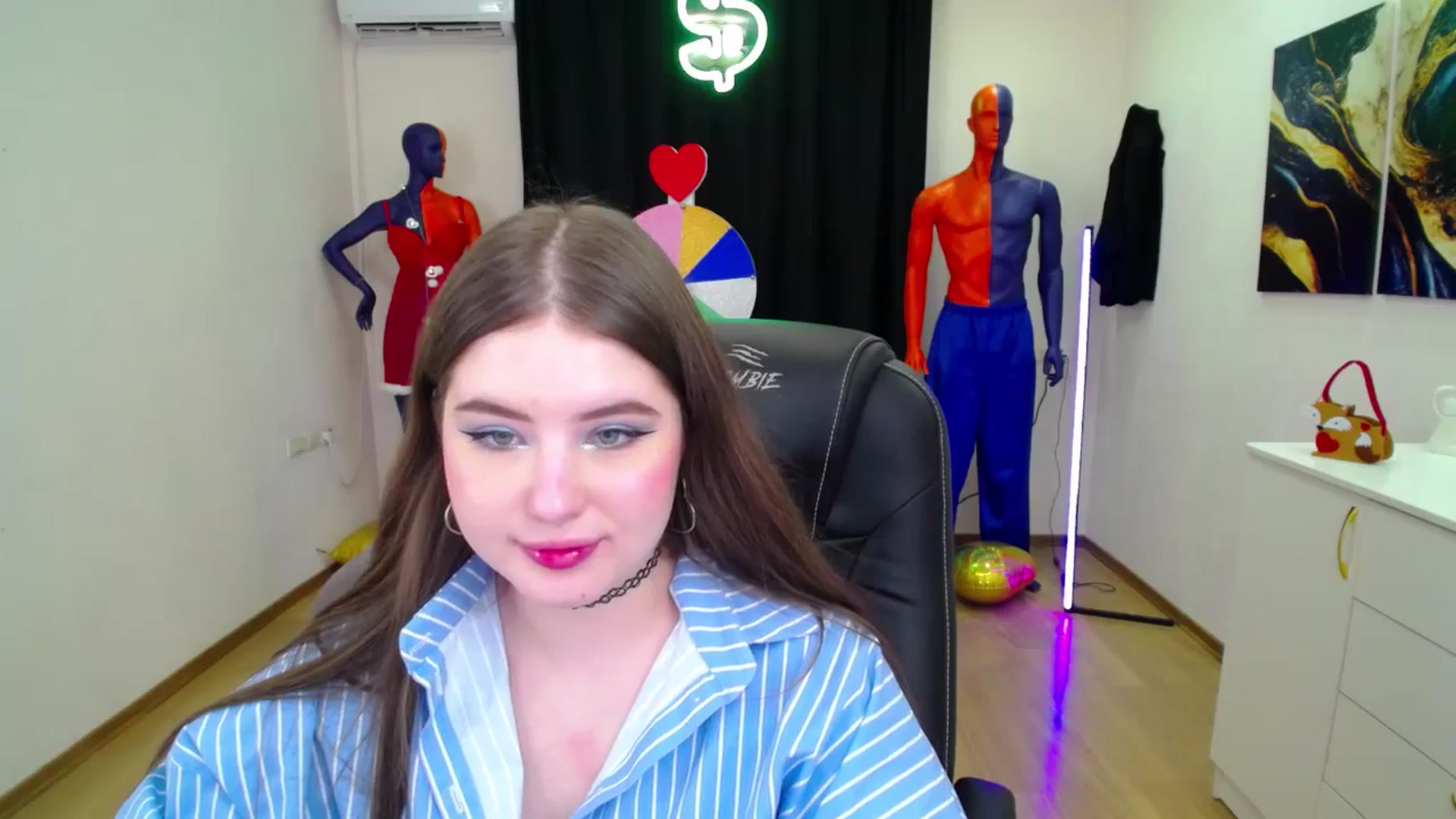 Gallery image thumbnail from AdmireMyEyes's myfreecams stream on, 02/25/2025, 22:45 image 10 of 20