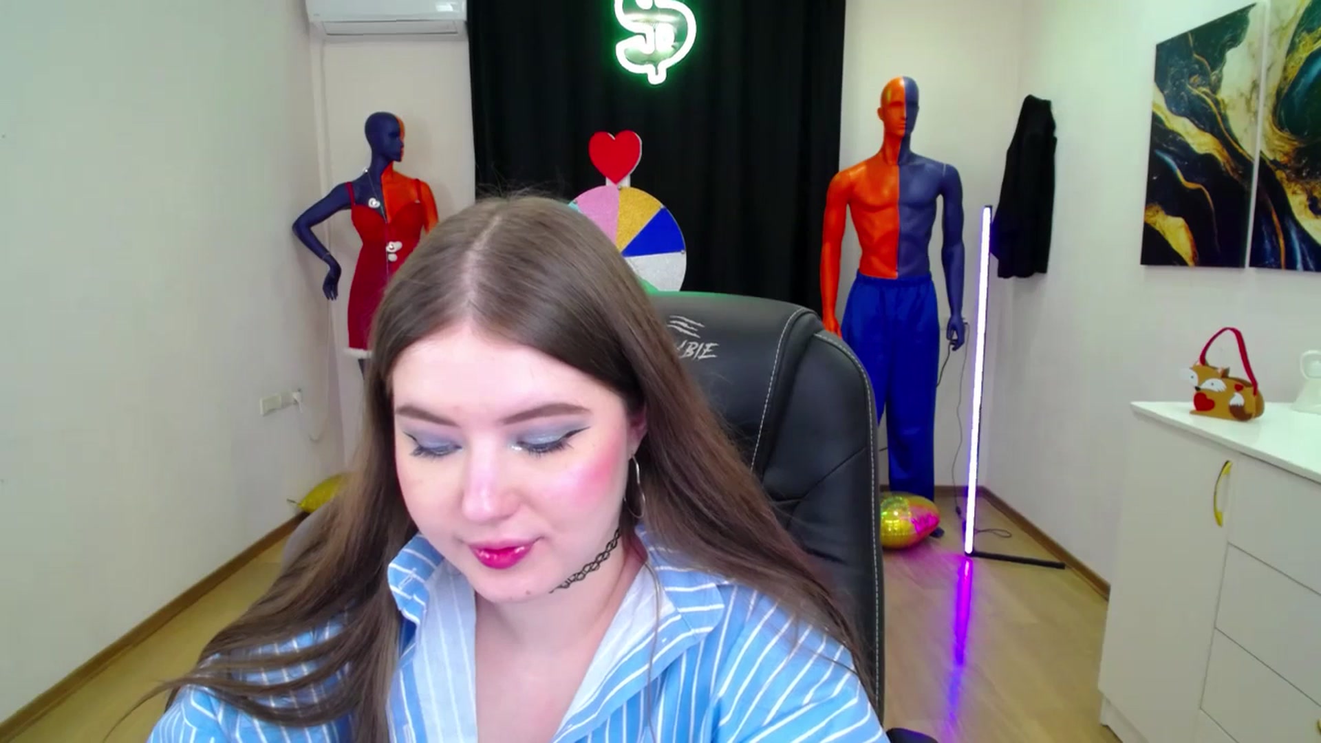 Gallery image thumbnail from AdmireMyEyes's myfreecams stream on, 02/25/2025, 22:45 image 16 of 20