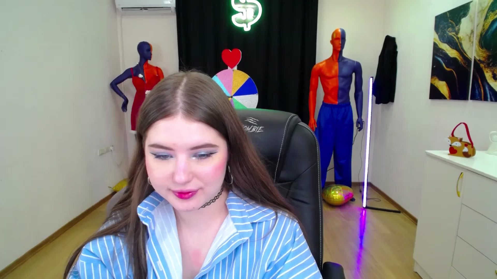 Gallery image thumbnail from AdmireMyEyes's myfreecams stream on, 02/25/2025, 22:45 image 9 of 20