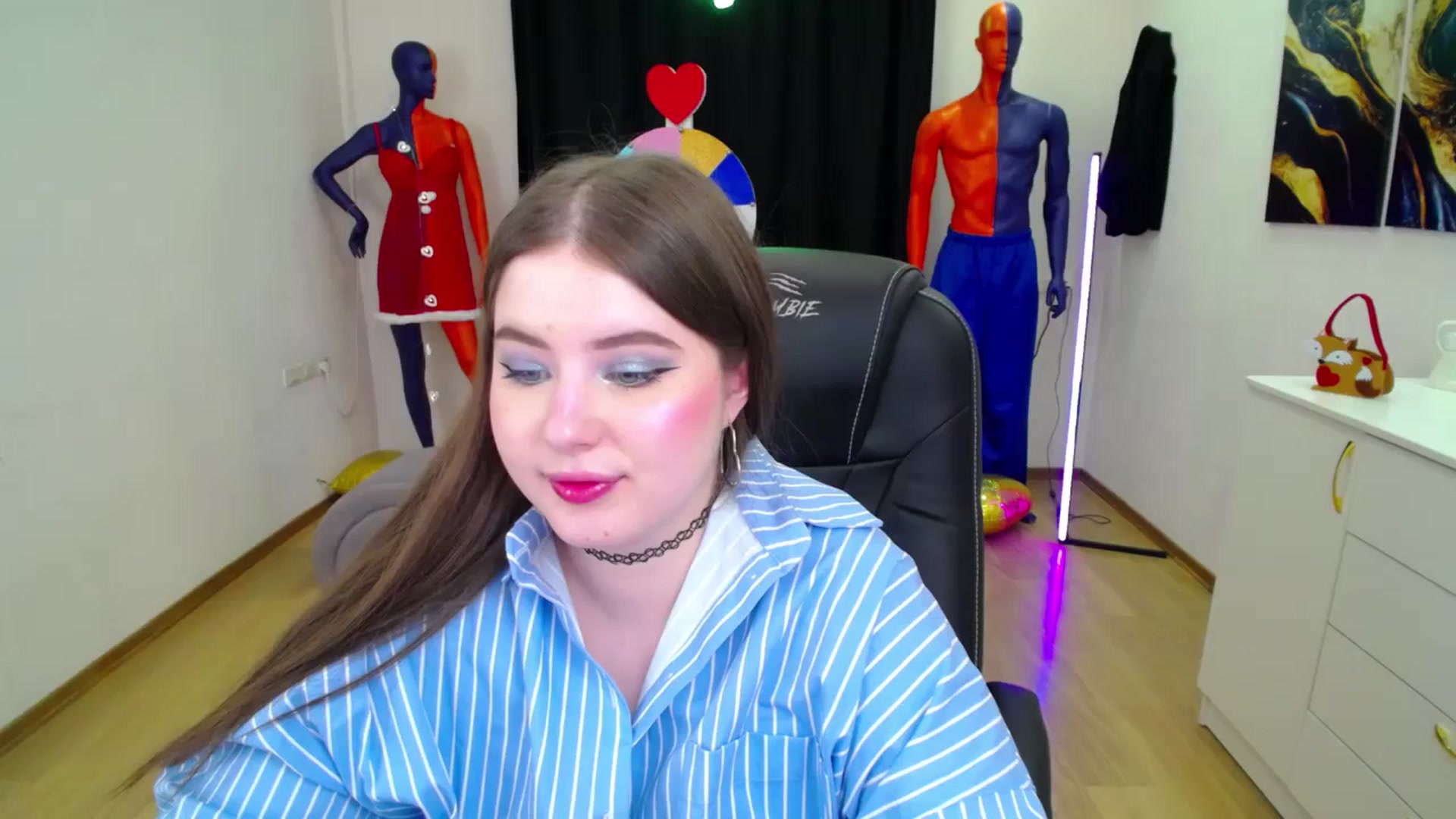 Gallery image thumbnail from AdmireMyEyes's myfreecams stream on, 02/25/2025, 23:38 image 6 of 20