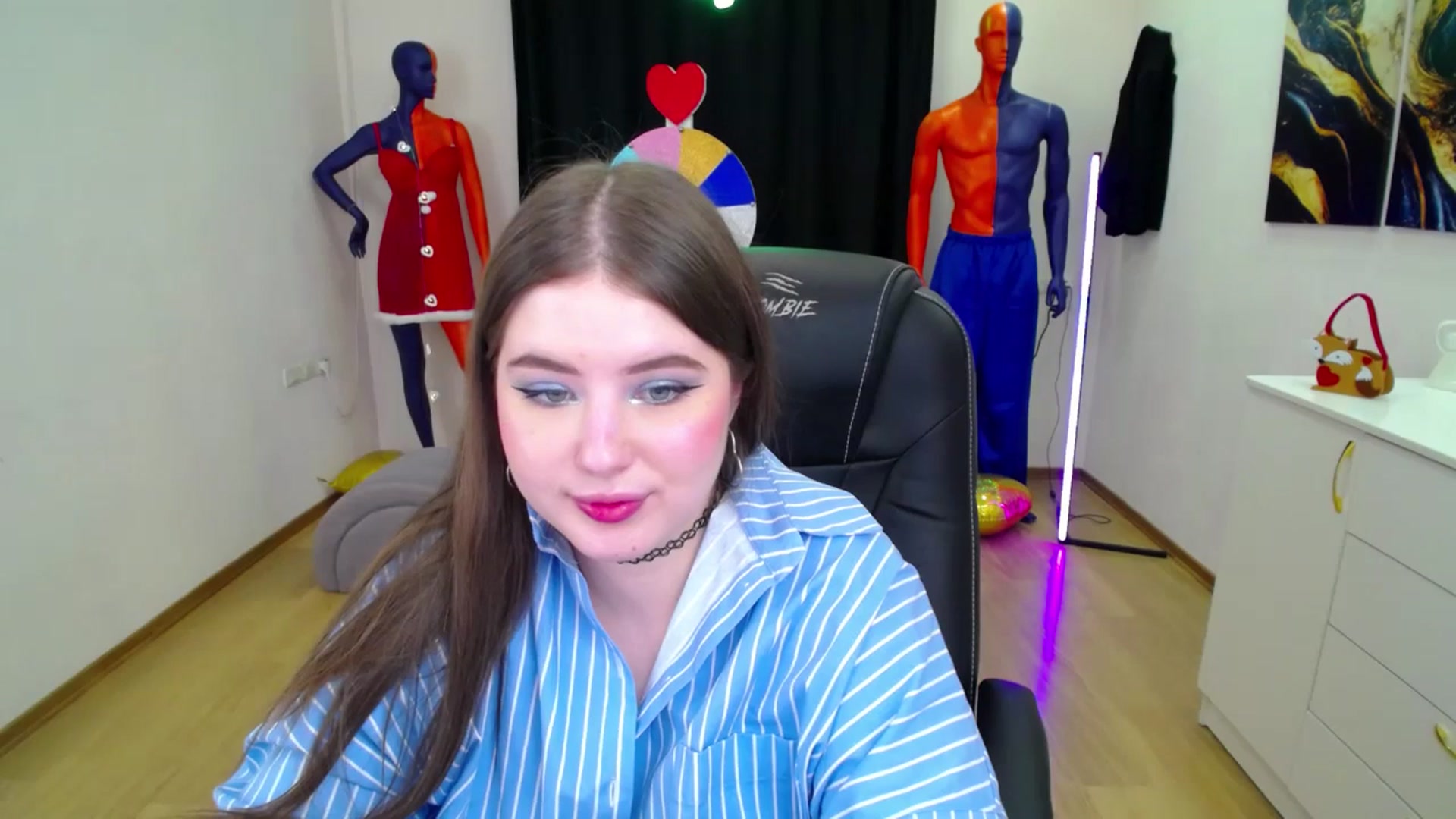 Gallery image thumbnail from AdmireMyEyes's myfreecams stream on, 02/25/2025, 23:38 image 8 of 20