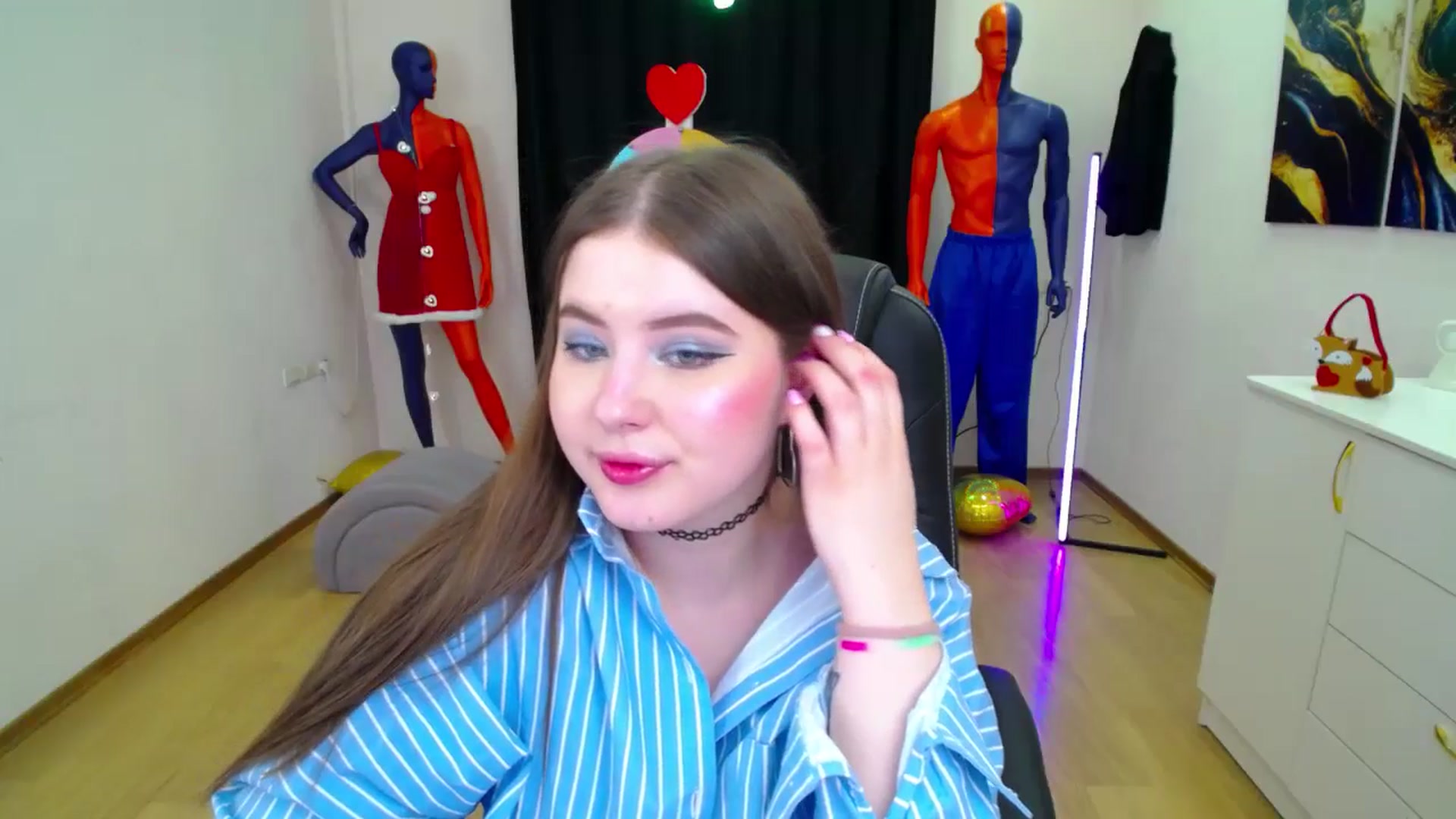 Gallery image thumbnail from AdmireMyEyes's myfreecams stream on, 02/25/2025, 23:38 image 7 of 20