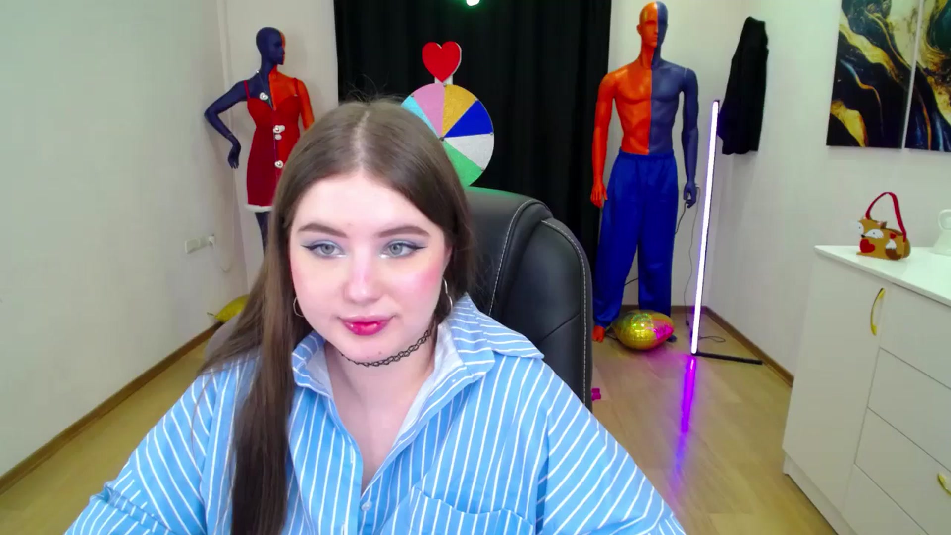 Gallery image thumbnail from AdmireMyEyes's myfreecams stream on, 02/25/2025, 23:38 image 13 of 20