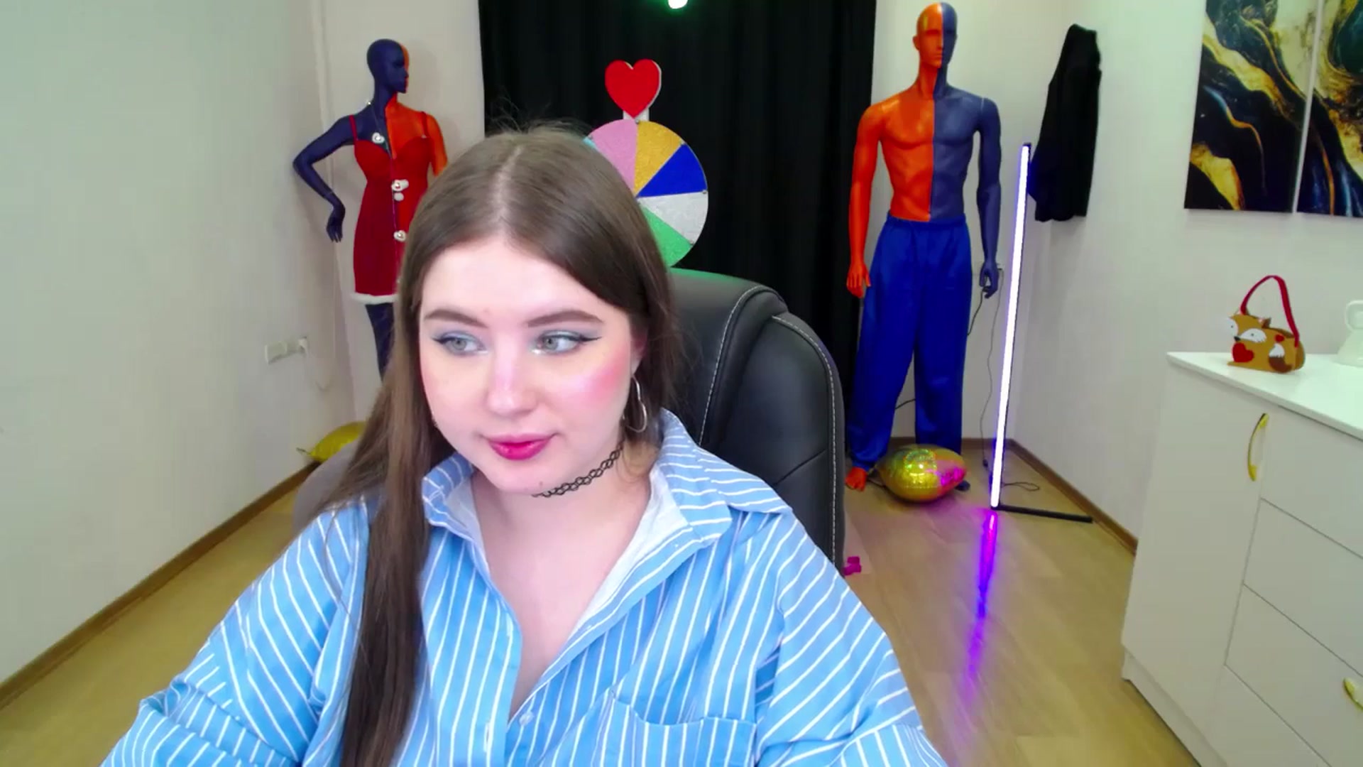 Gallery image thumbnail from AdmireMyEyes's myfreecams stream on, 02/25/2025, 23:38 image 11 of 20